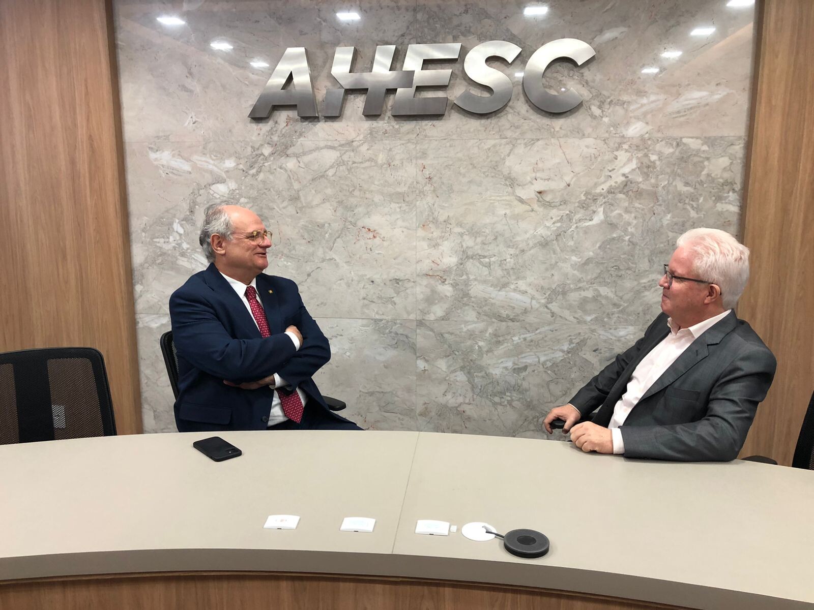 Em reunião com novo presidente da Associação dos Hospitais, Dr. Vicente discute demandas do setor. Foto: assessoria parlamentar.
