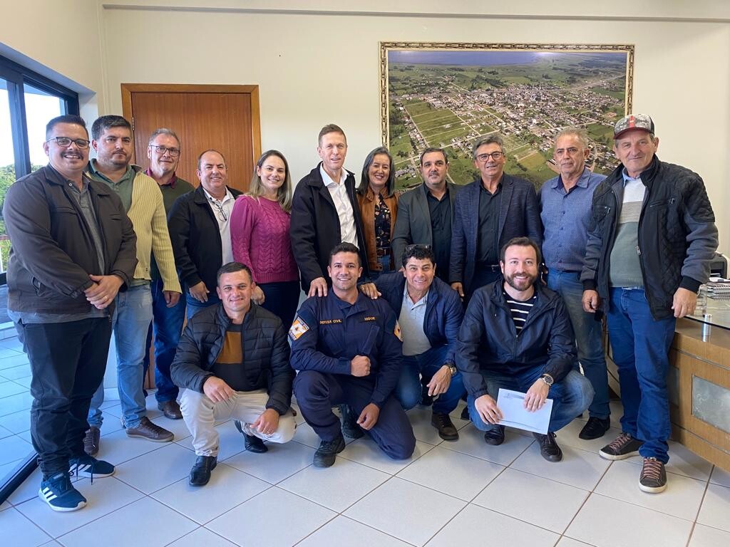 Deputado Volnei Weber e lideranças de Santa Rosa do Sul