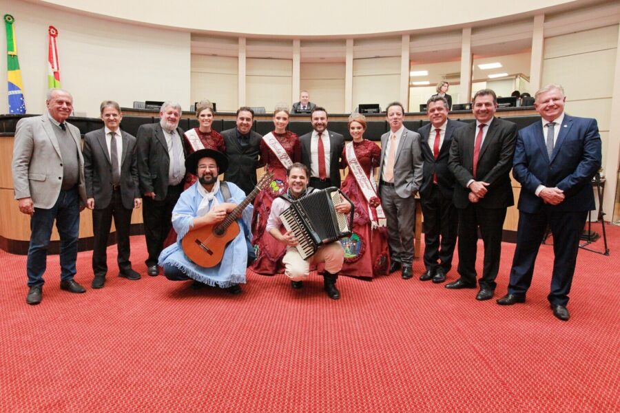 Convite para 32ª Festa Nacional do Pinhão em Lages