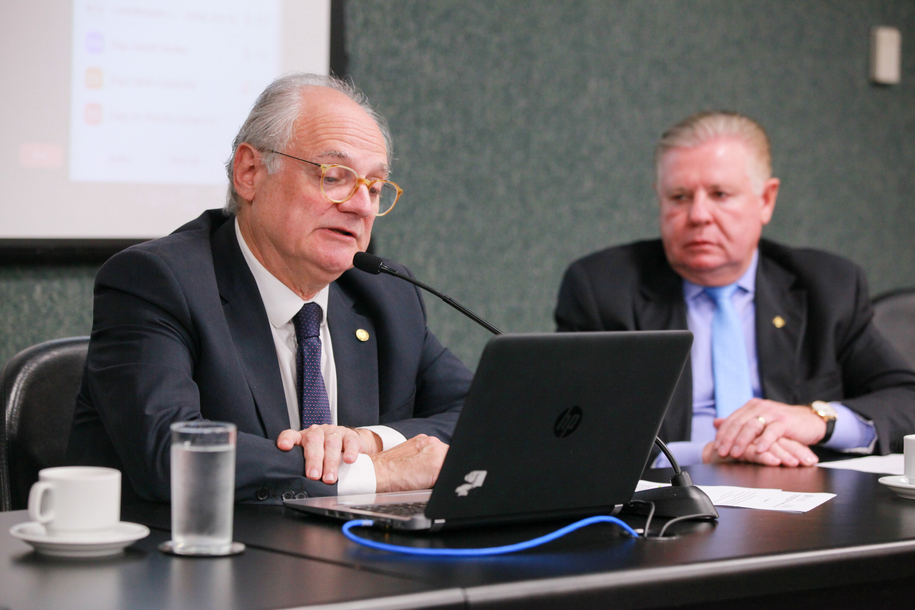 Deputado Dr. Vicente na reunião da Comissão de Saúde