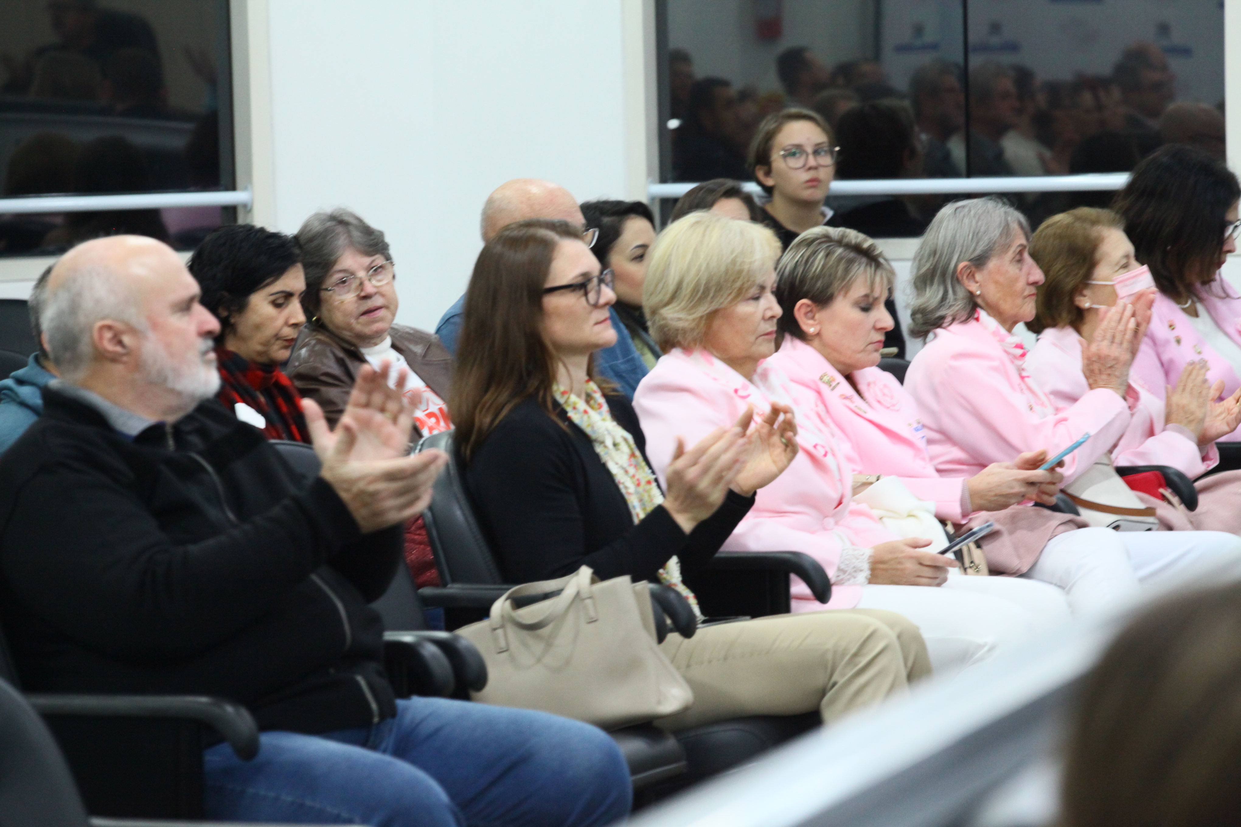 Sessão Solene em homenagem as entidades, associações, personalidades e lideranças de Blumenau