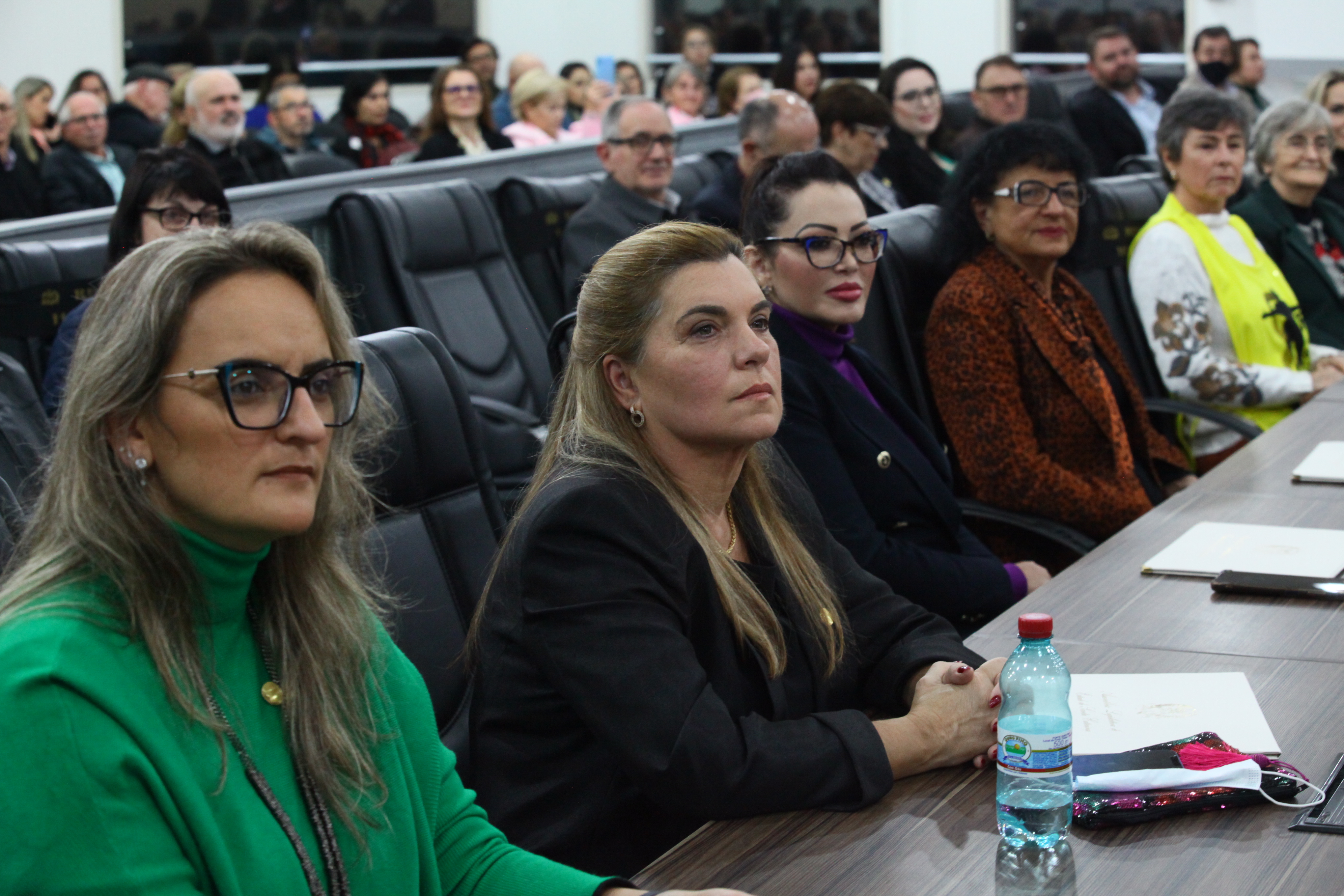 Sessão Solene em homenagem as entidades, associações, personalidades e lideranças de Blumenau