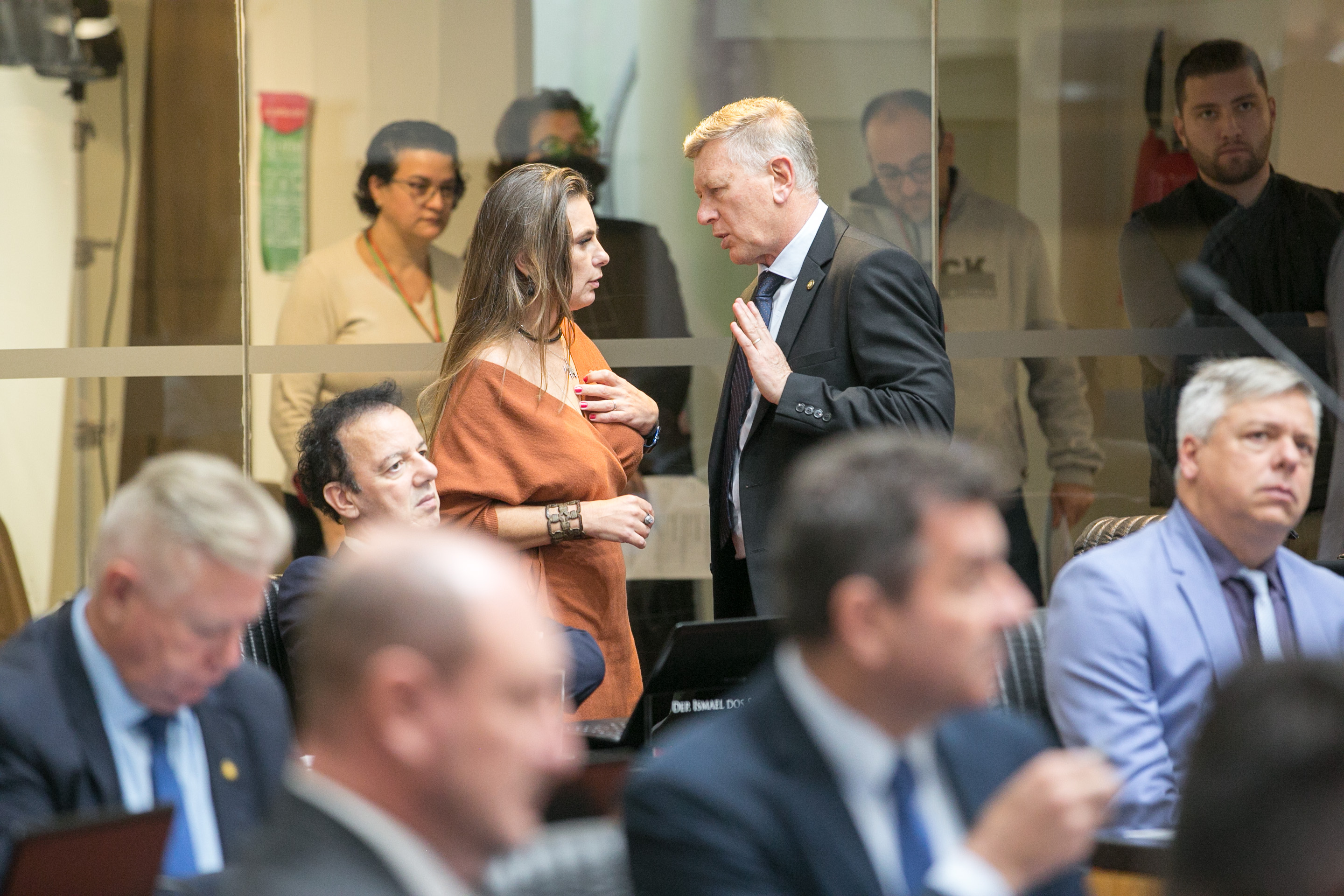 Deputada Paulinha (Podemos) e Deputado Milton Hobus (PSD)