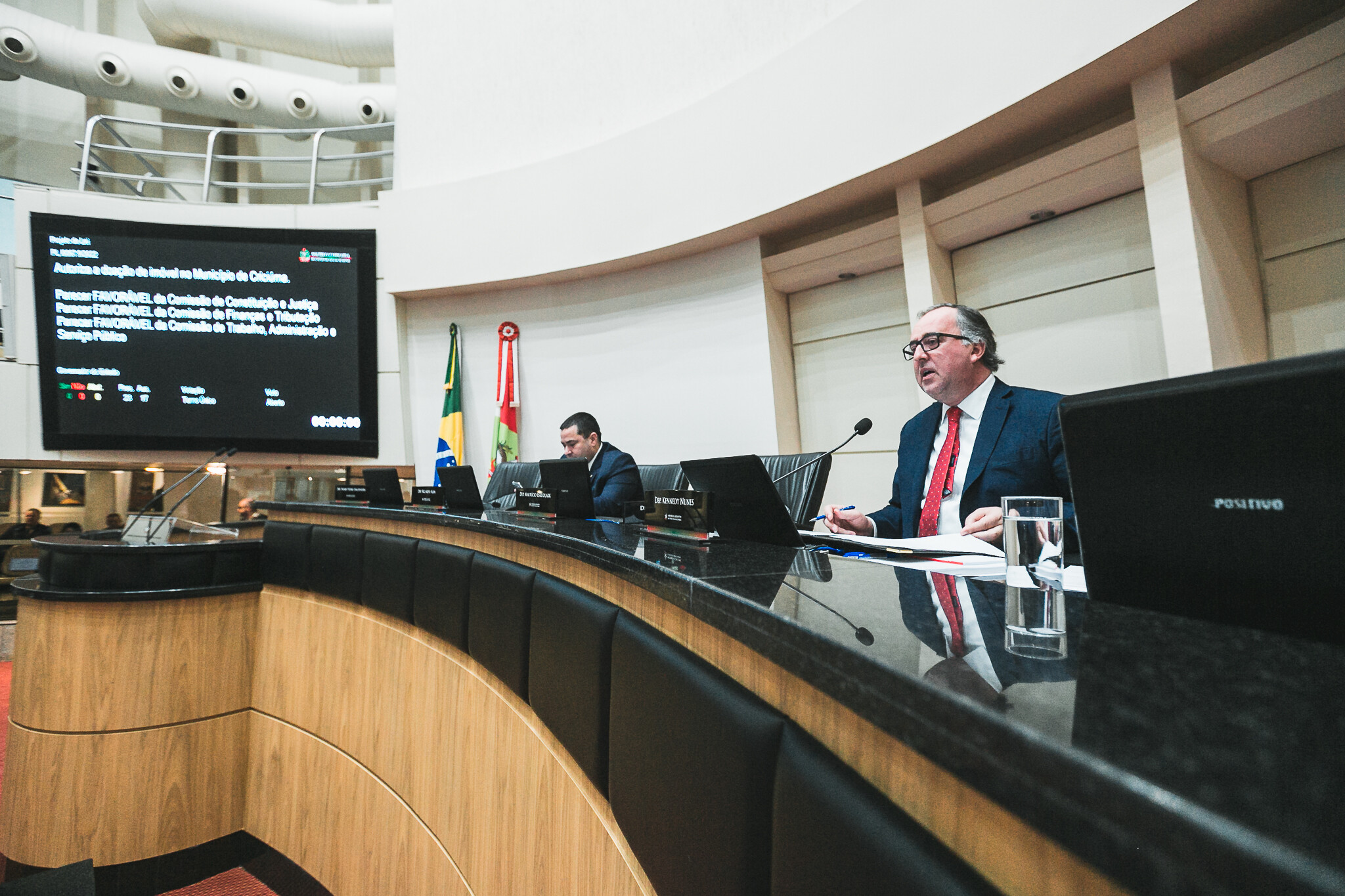 Plenário aprova projetos sobre 5G e certidões negativas de débito