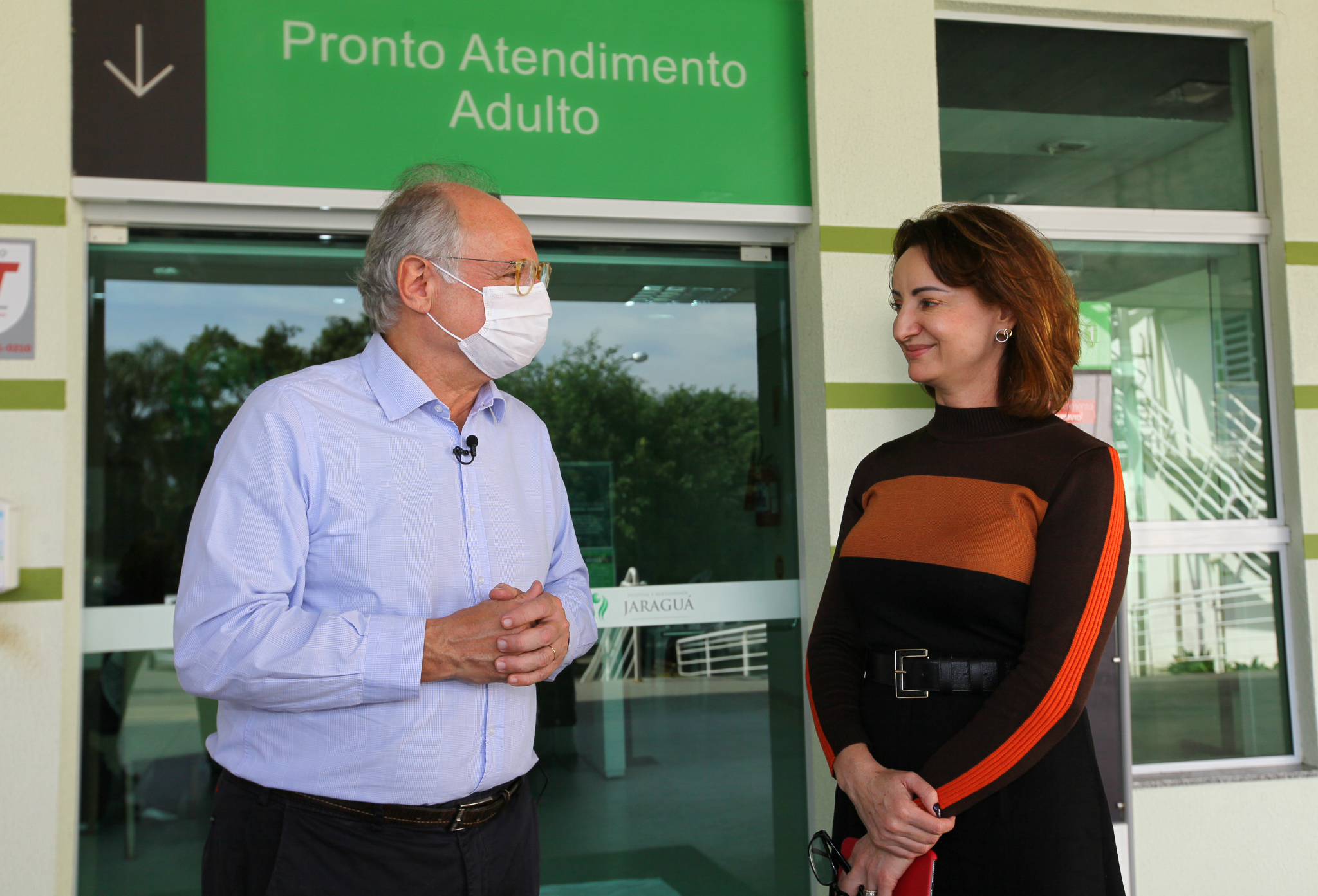 Na Estrada com Deputado Vicente Caropreso - No Hospital Jaraguá com a gestora de diagnóstico de imagem e inovação, Rose Catarina Corezzolla