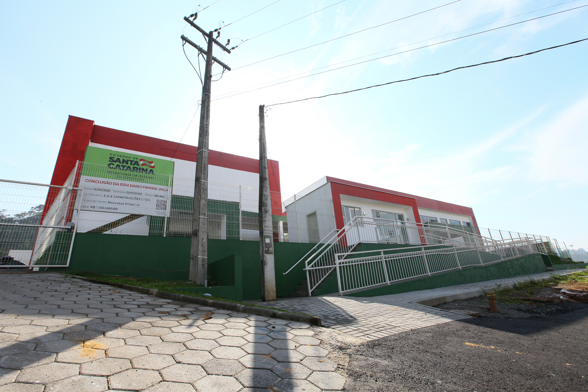 Na Estrada com Deputado Vicente Caropreso - Escola Alvino Tribess, no bairro Vieira