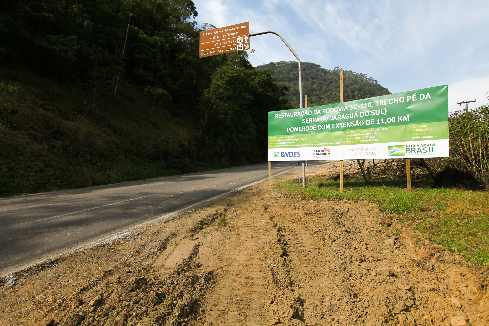 Na Estrada com Deputado Vicente Caropreso - restauração da SC-110, entre Pomerode e Jaraguá do Sul, trecho conhecido como Pé da Serra