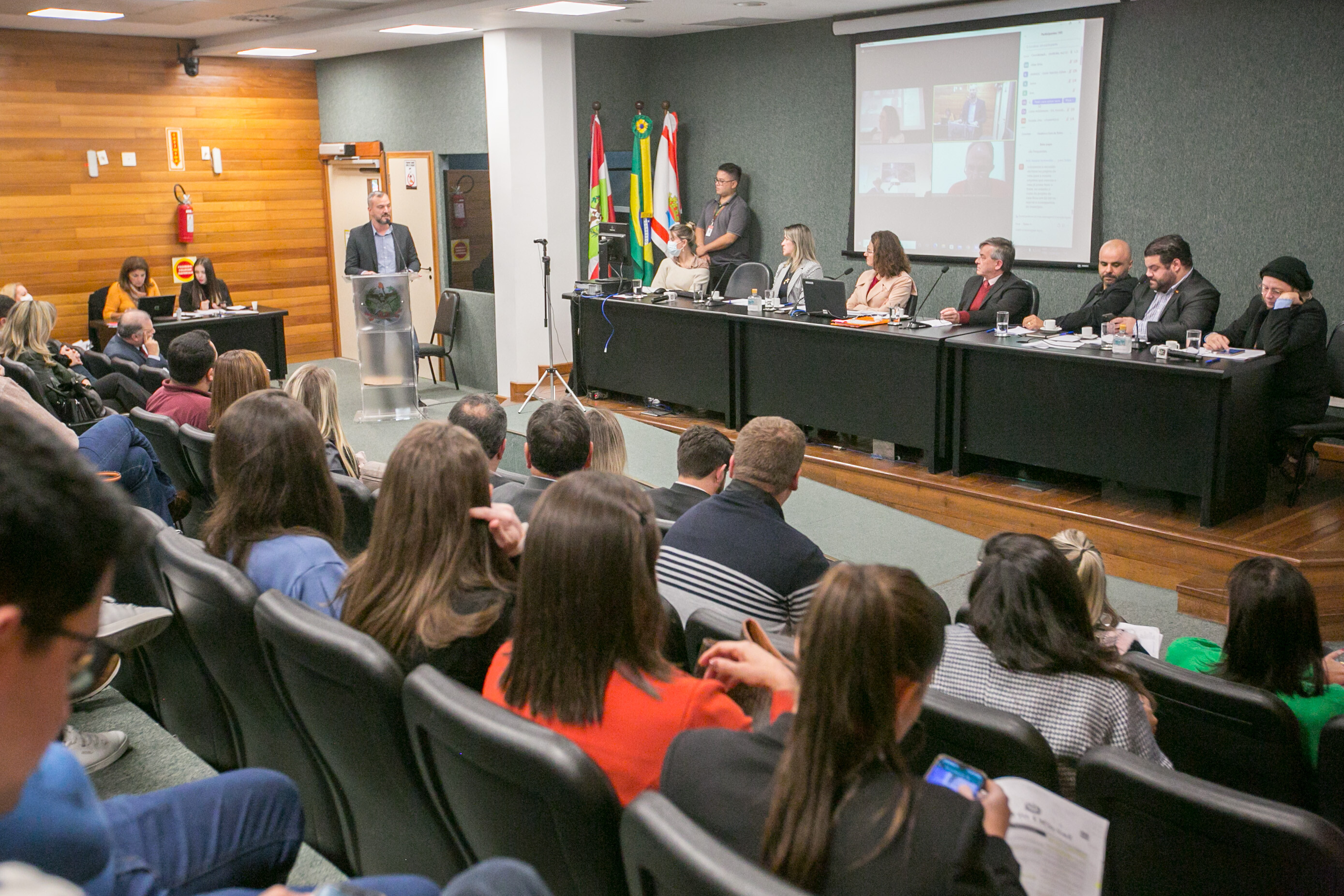 Prefeitos e governo discordam sobre regras do programa SC Mais Moradia