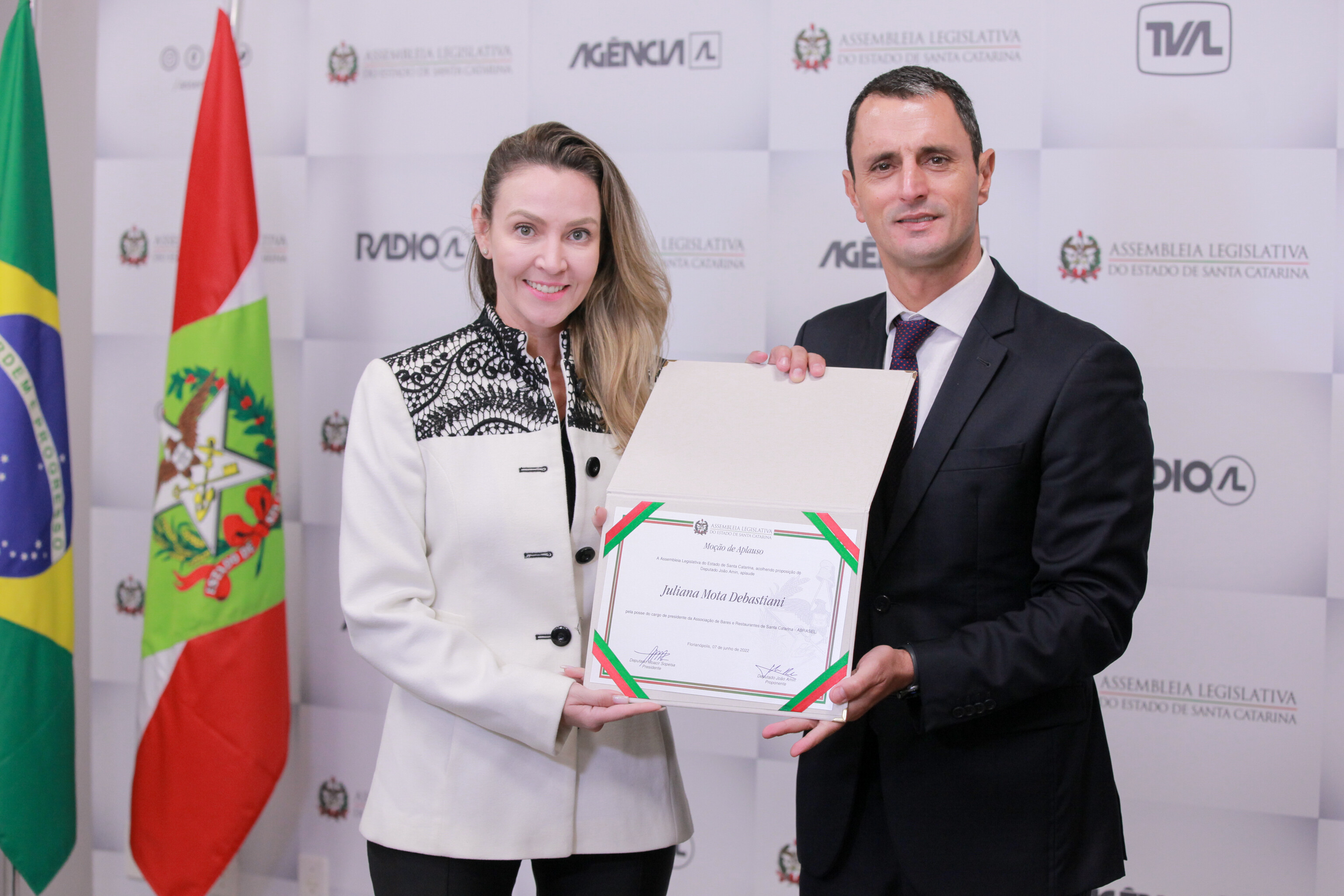 Presidente da Abrasel/SC recebe moção de aplauso