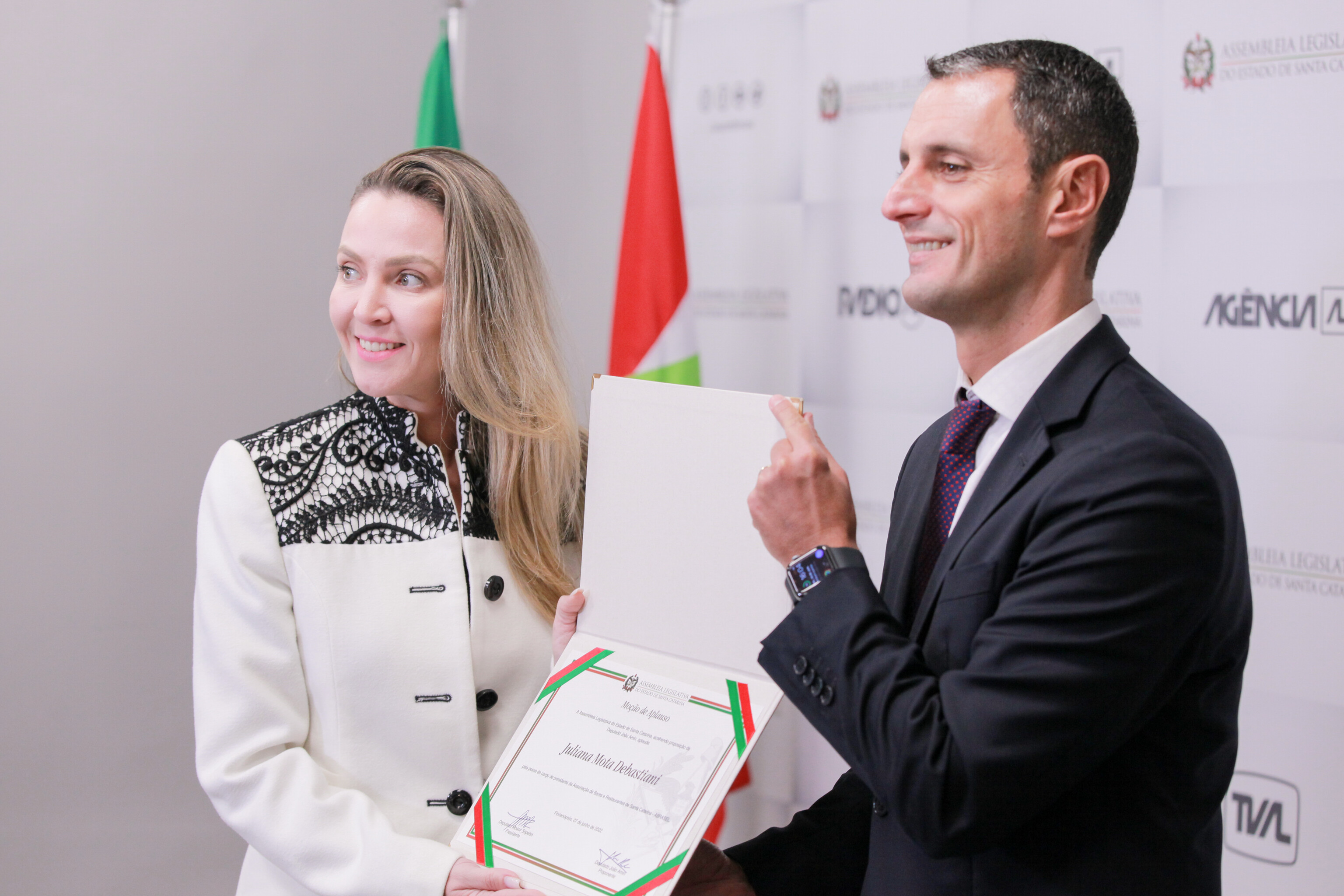 Juliana Mota Debastiani e deputado João Amin