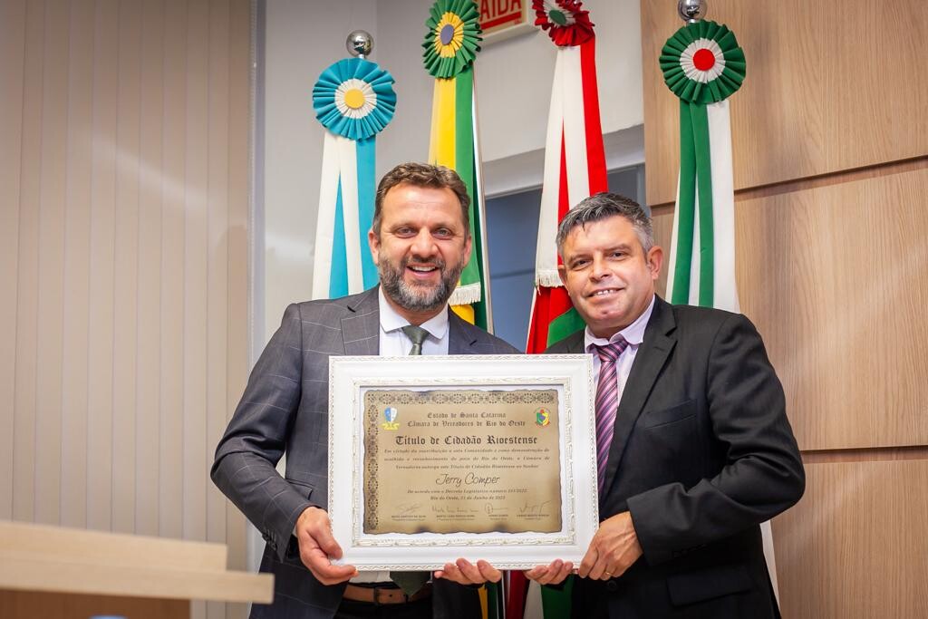 Jerry Comper (MDB) recebe Título de Cidadão Rioestense. FOTO: Divulgação