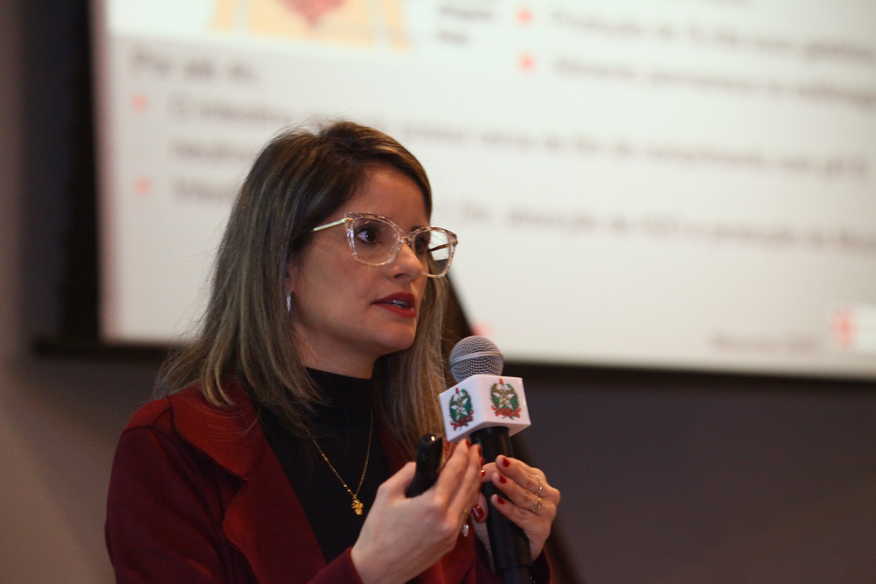Seminário de Capacitação na Atenção à Saúde das Pessoas com Estomias - Lisiane Marcolin, enfermeira estomaterapeuta