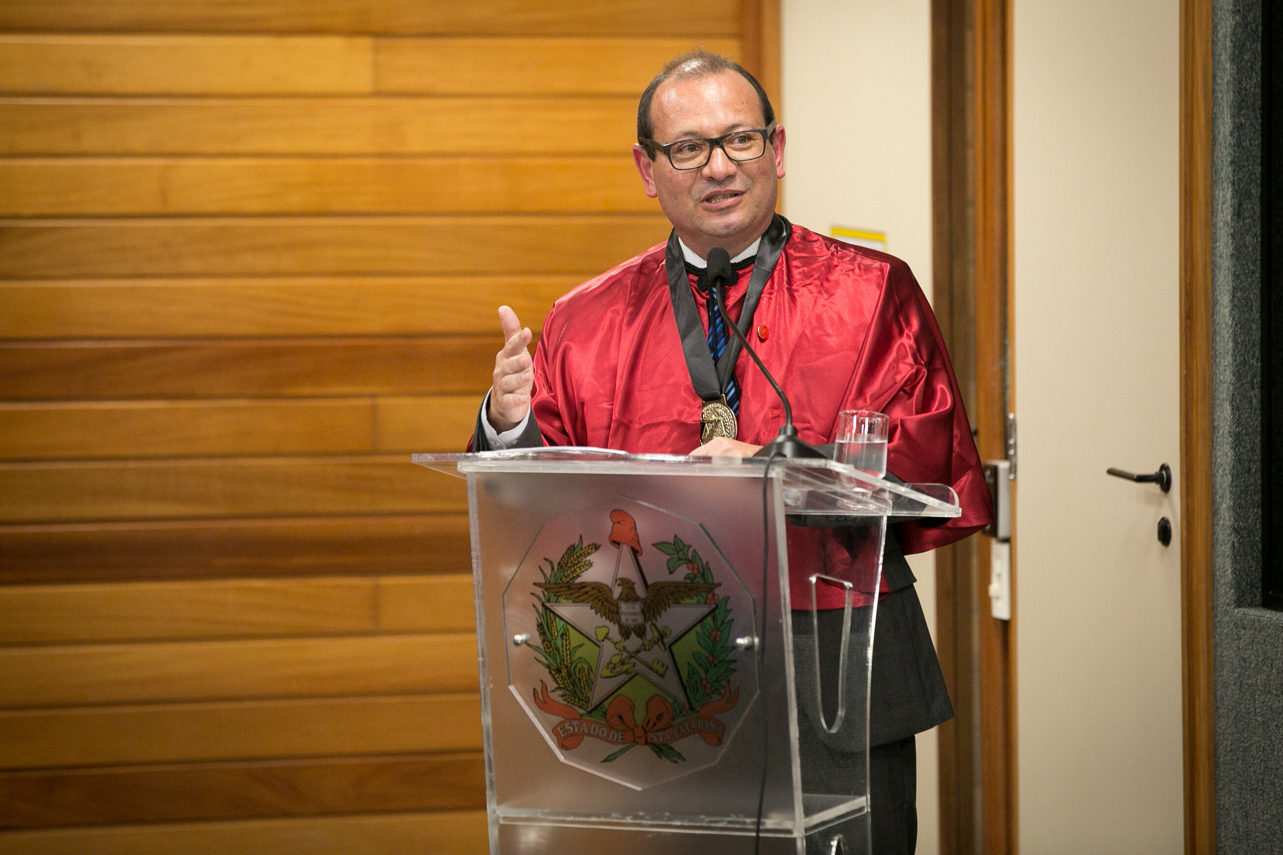 Academia Catarinense de Letras Jurídicas empossa novo acadêmico