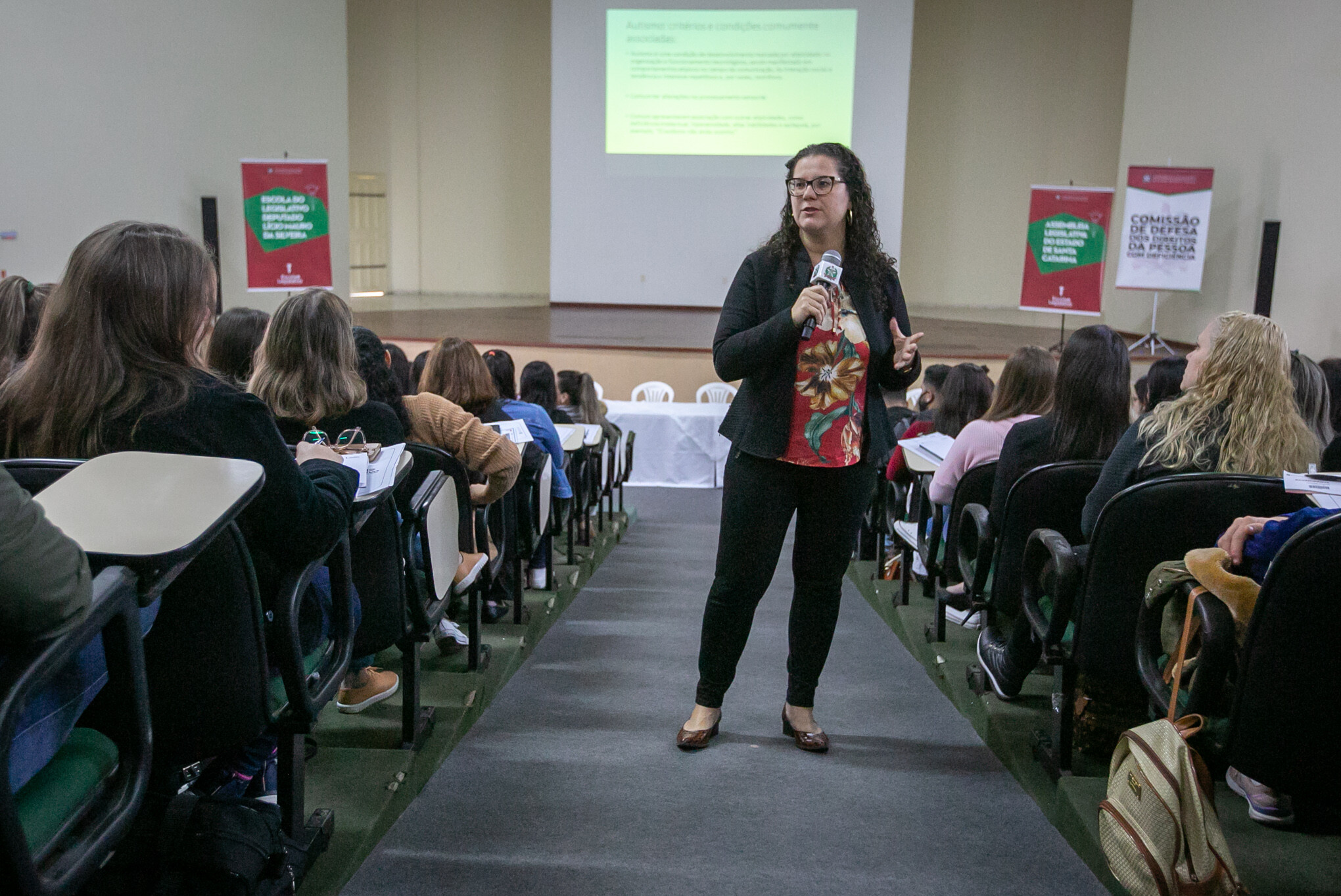 Seminário em Tijucas debate a inclusão de pessoas com autismo