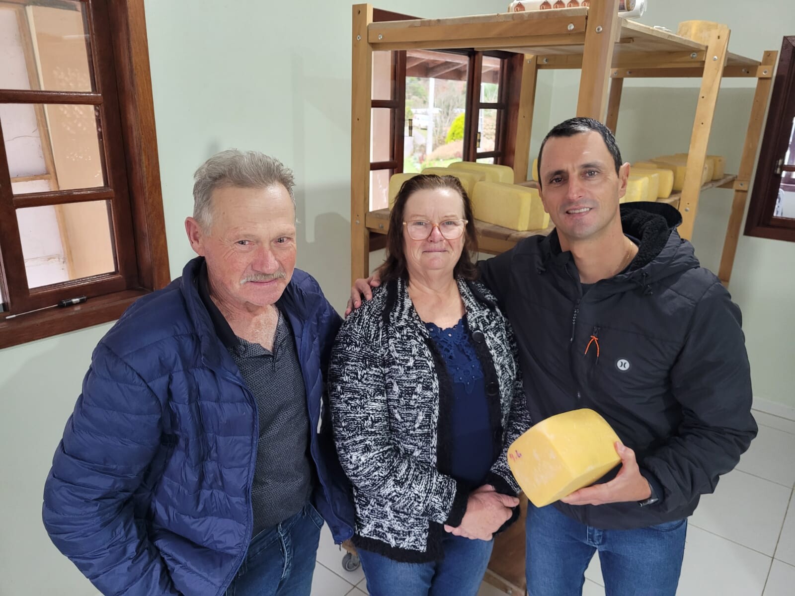Deputado João Amin e produtores de queijo de Major Gercino