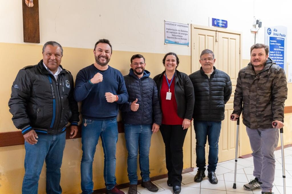 Marcius Machado (PL) participa da inauguração das placas de energia solar no hospital Nossa Senhora das Graças. FOTO: Assessoria de Imprensa