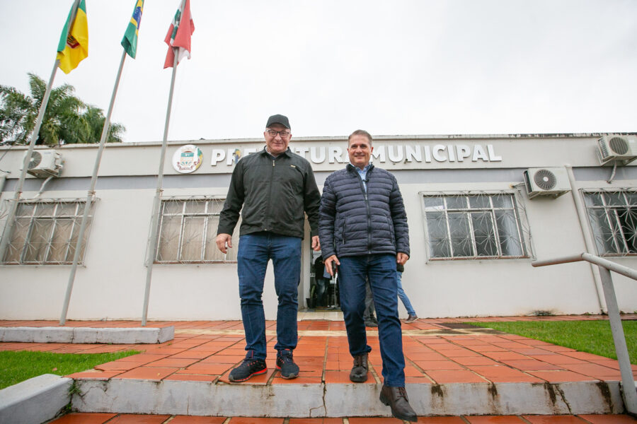 Prefeito de Nova Erechim, Ditcho Ferla, e o deputado estadual Altair Silva (PP).