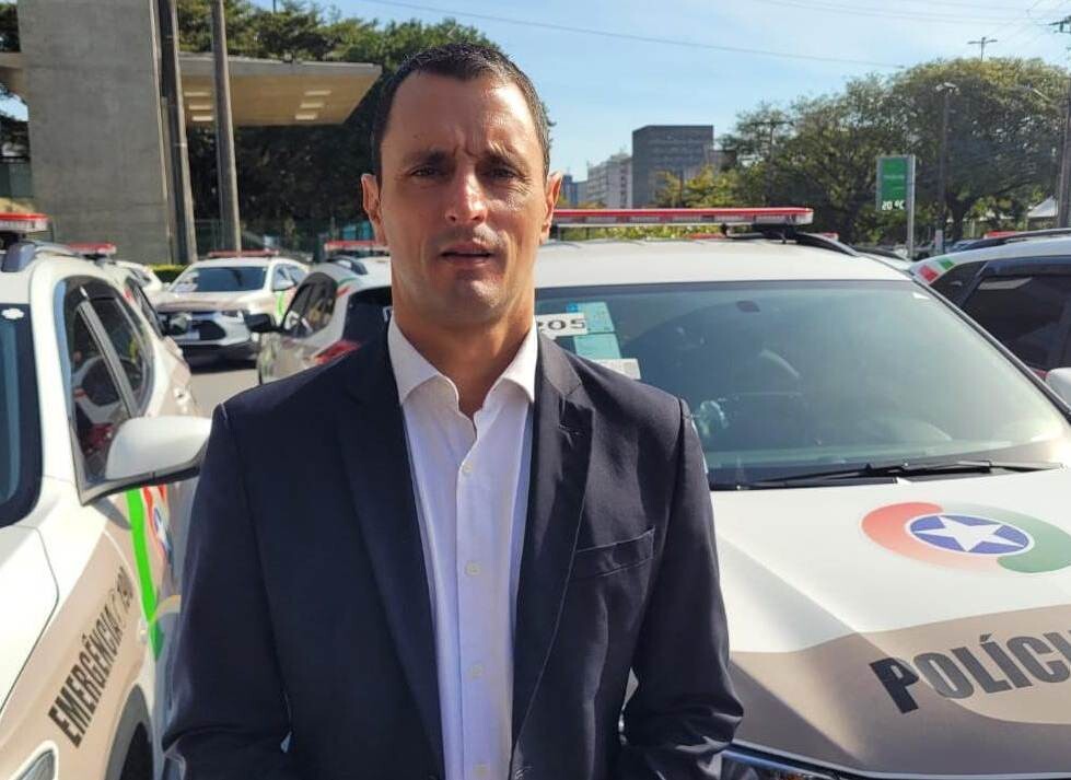 Deputado João Amin na entrega das viaturas