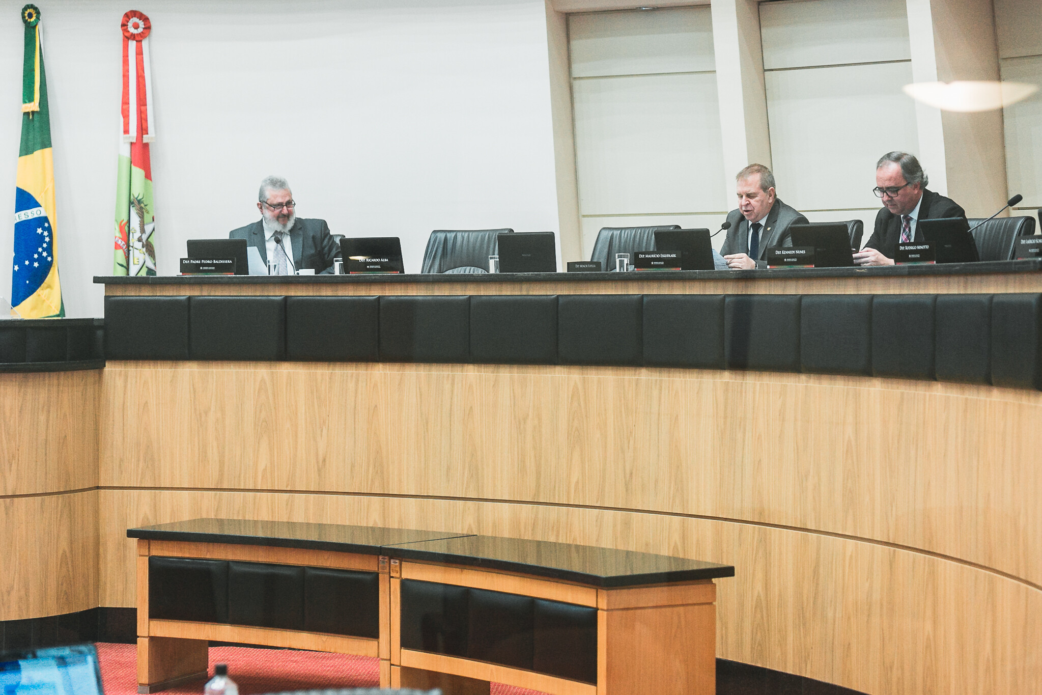 Deputados denunciam contratação irregular e buraqueira em rodovias