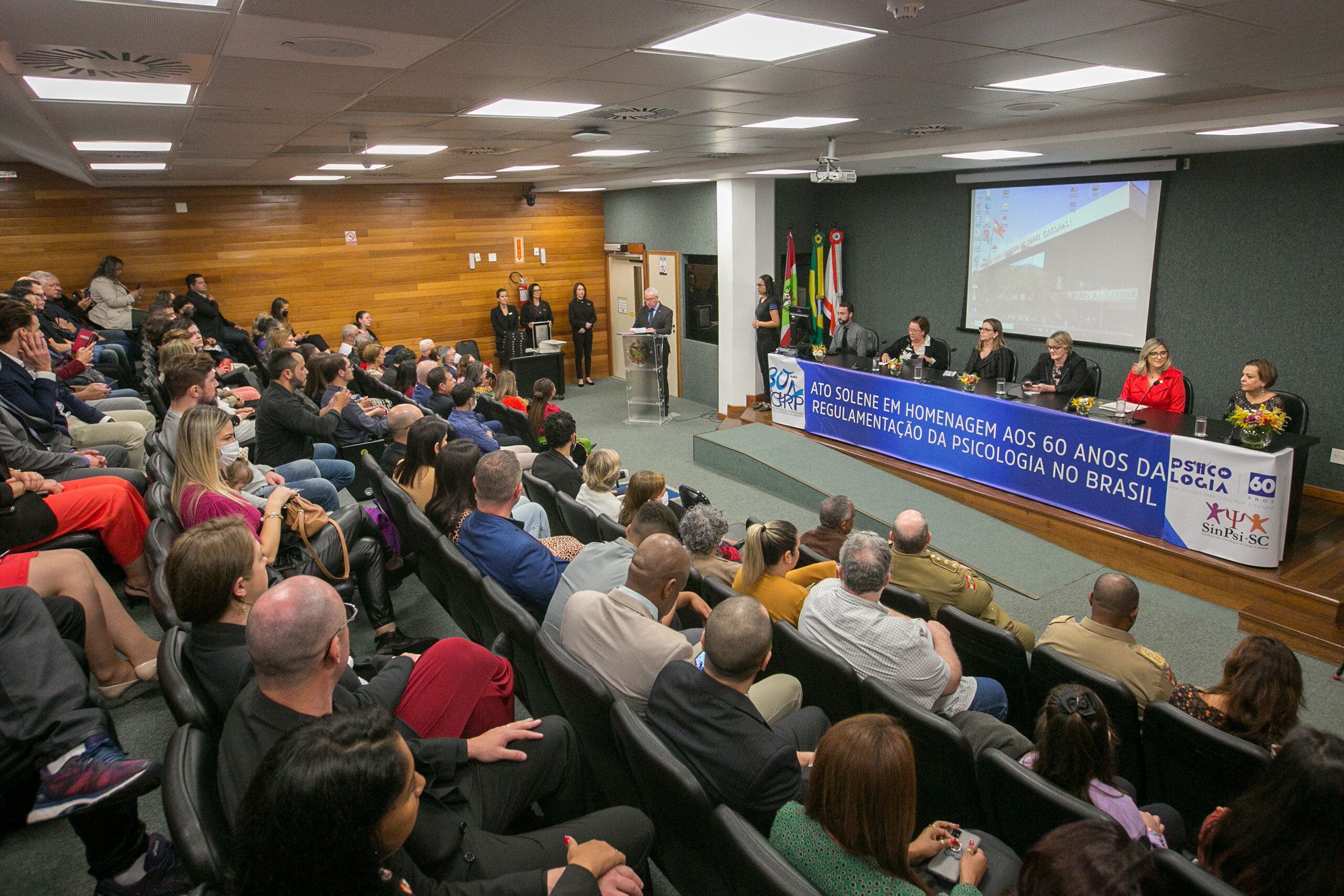 Ato solene celebra 60 anos da regulamentação da Psicologia no Brasil