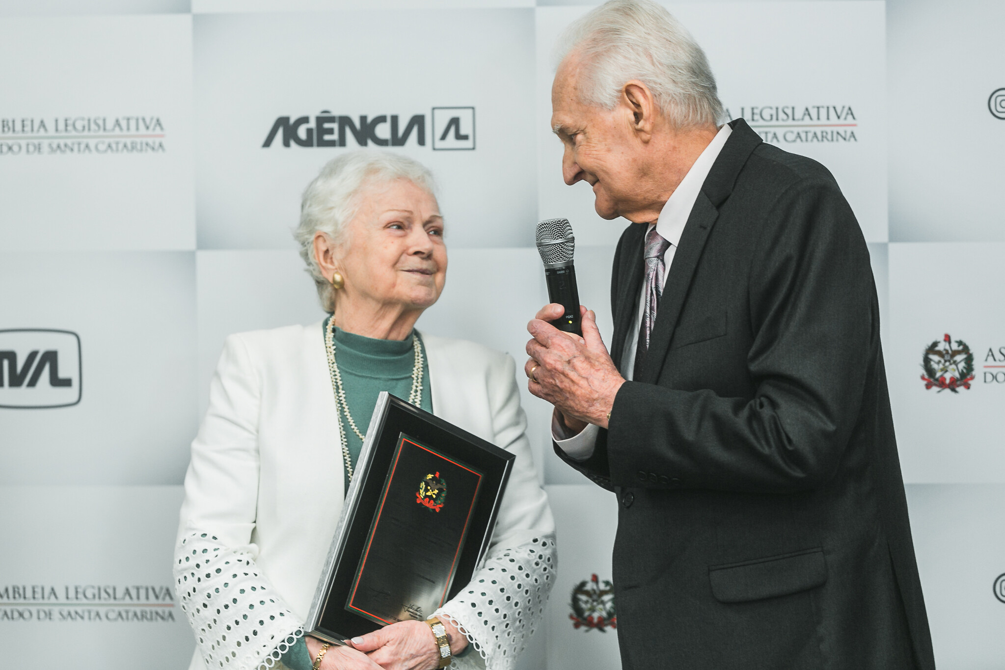 Maria Helena Spengler, esposa, e o homenageado