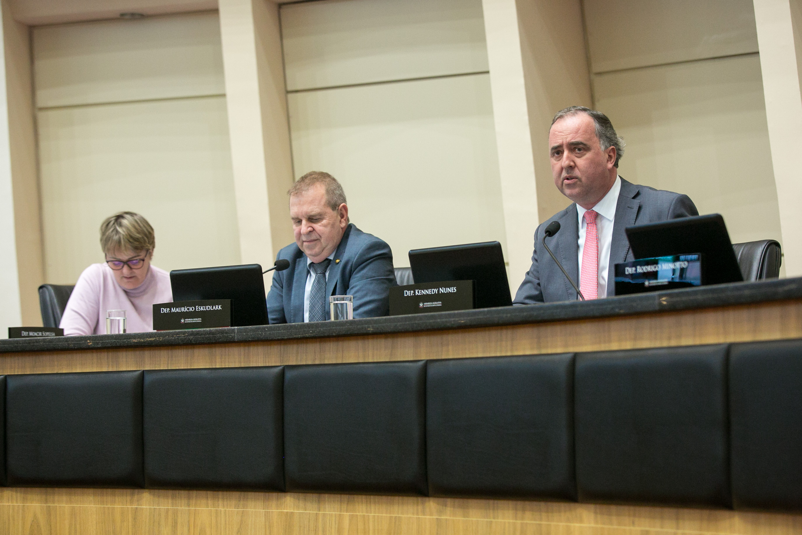 Deputada Luciane Carminatti (PT), Deputado Maurício Eskudlark (PL) e Deputado Kennedy Nunes (PTB)