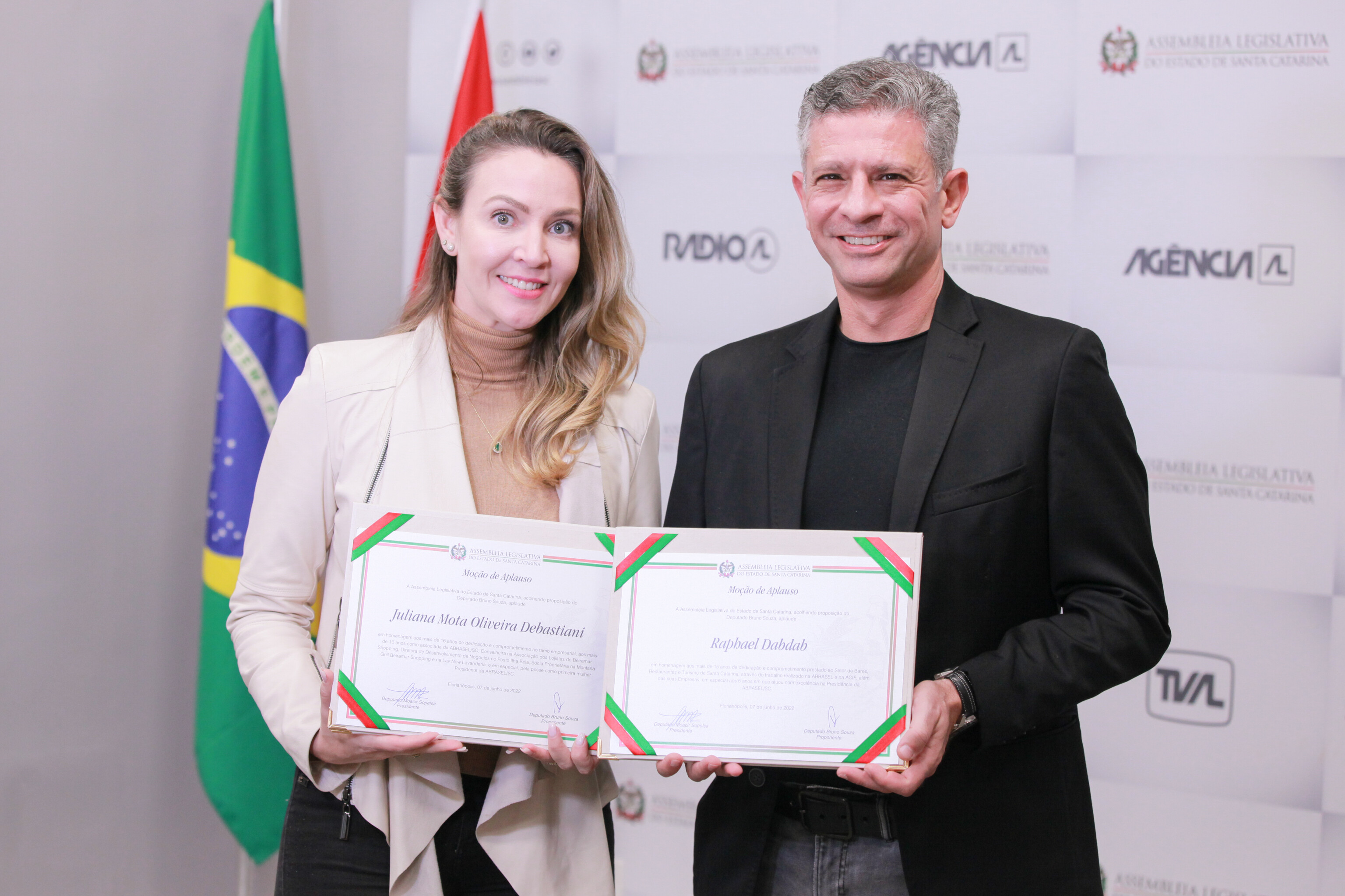Ex-presidente e primeira presidente da Abrasel/SC recebem moção de aplauso