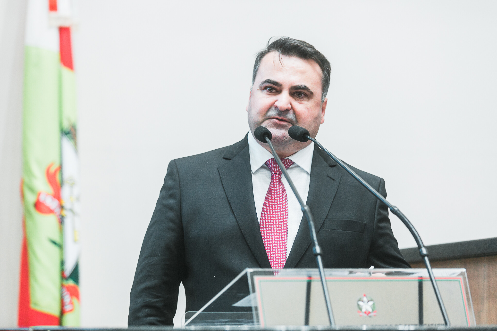 Jaksom Castelli, de Quilombo, assume cadeira na Alesc por 60 dias