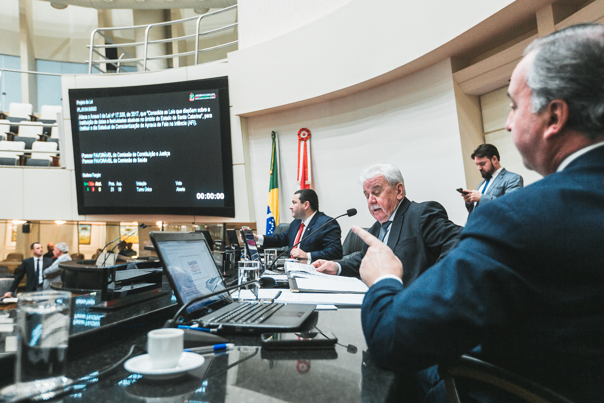 Plenário aprova 14 projetos de origem parlamentar nesta terça (16)