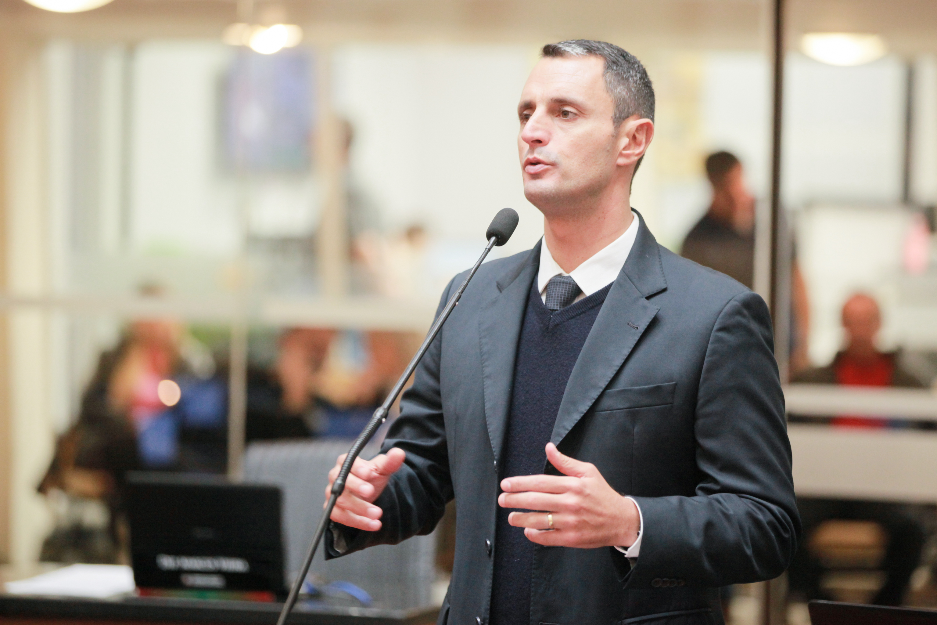 - Deputado João Amin (PP)