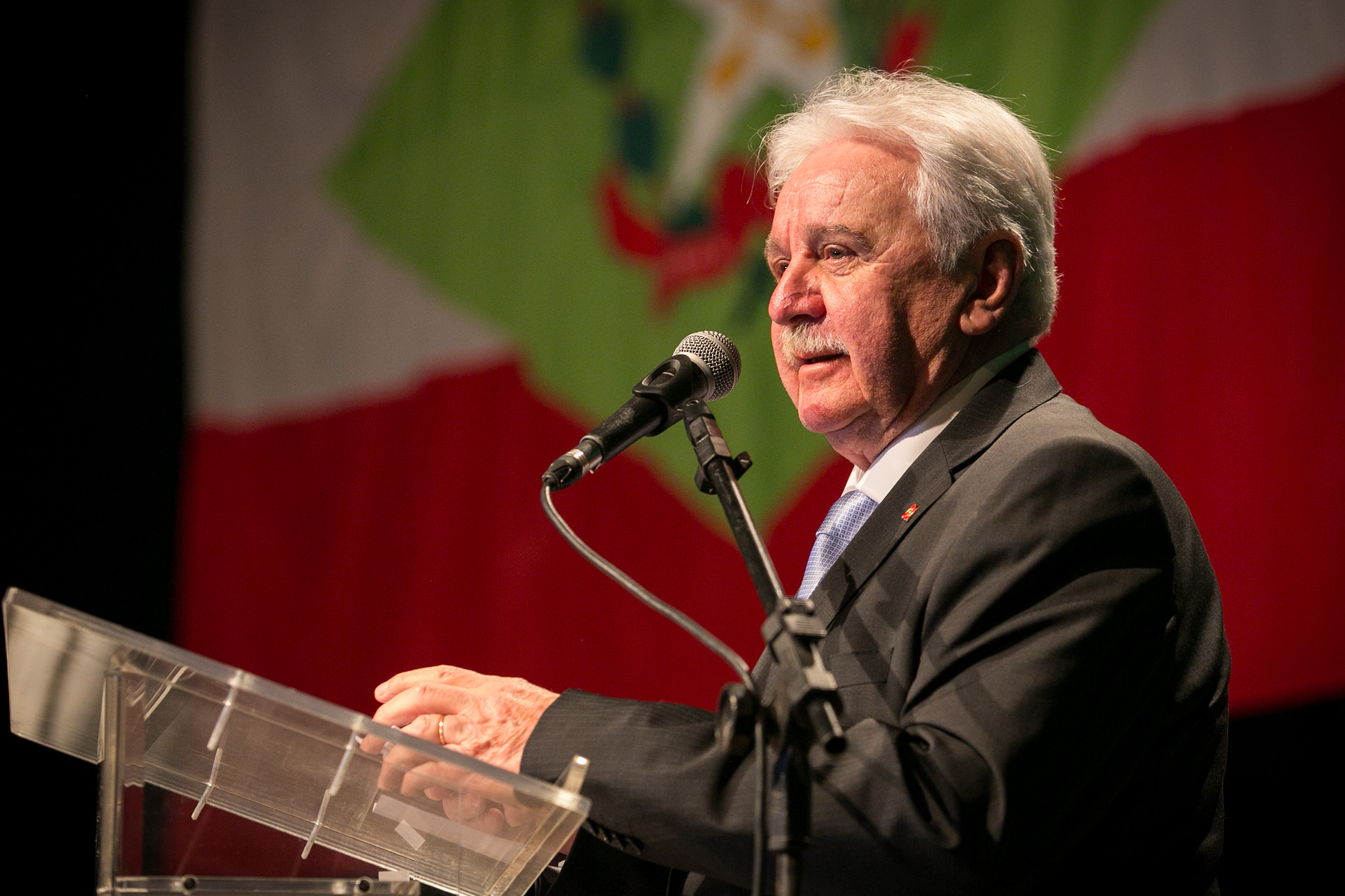 Moacir Sopelsa assume o Governo do Estado