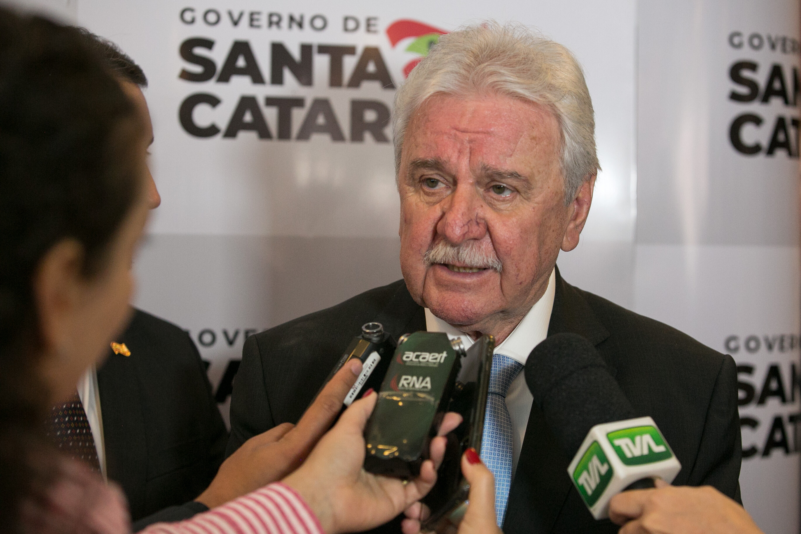 Em entrevista, governador em exercício de SC destaca suas prioridades