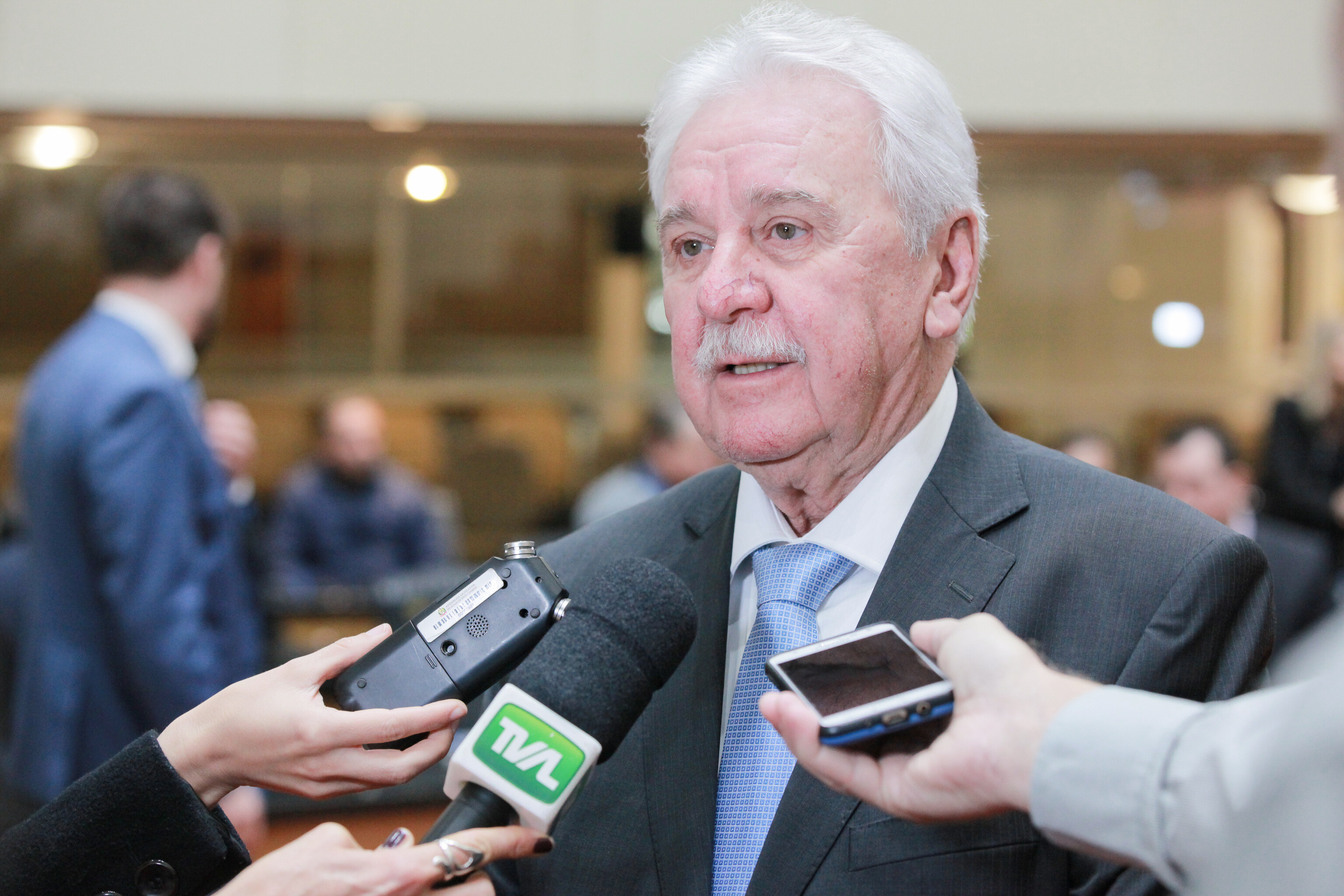 Moacir Sopelsa (MDB), governador em exercício, é o autor do projeto de lei