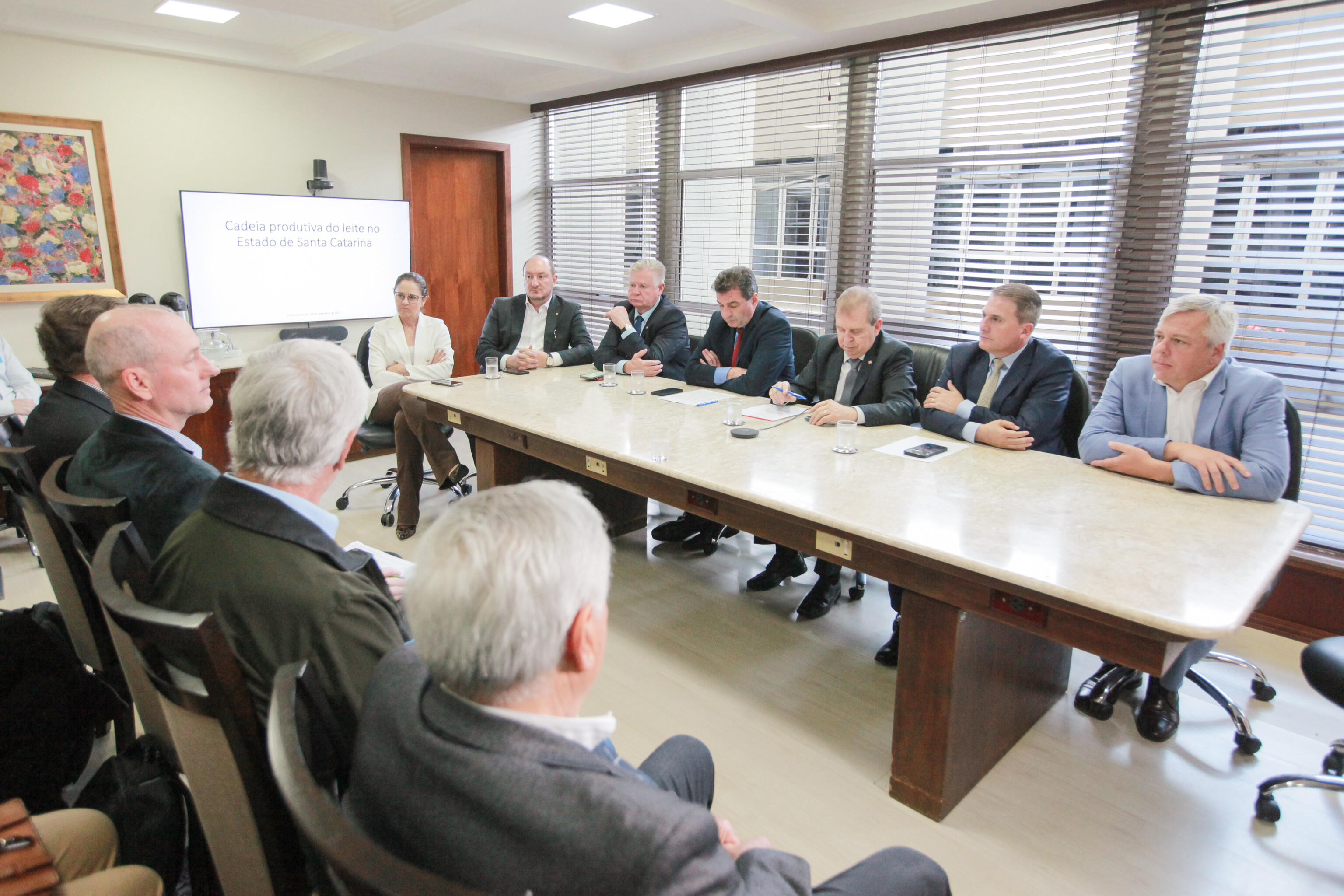 Produtores e indústria leiteira pedem isonomia tributária