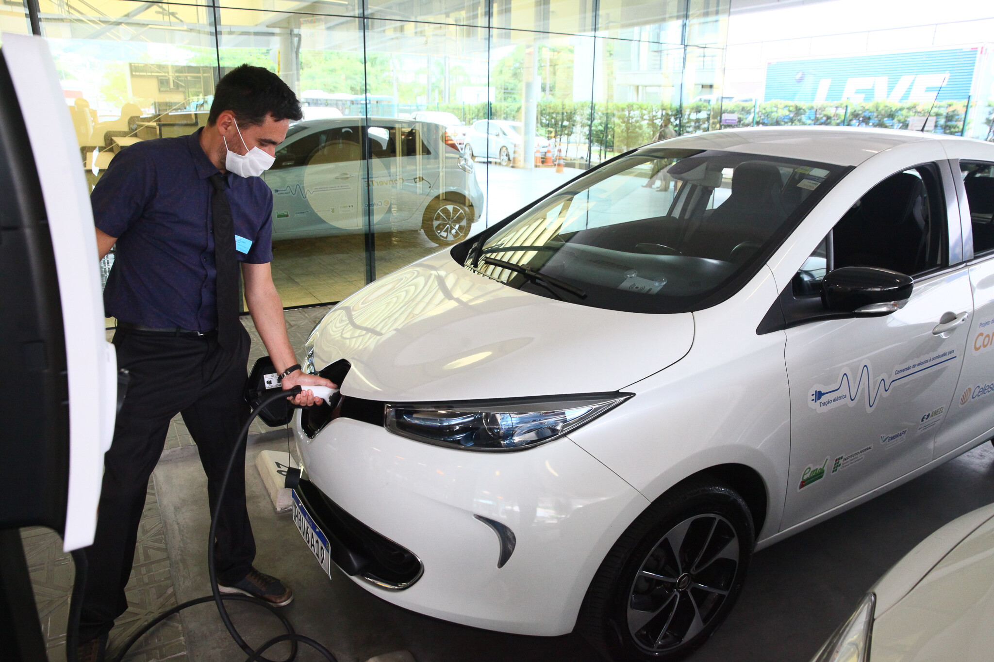 Desde 2021, a Alesc conta com um carro elétrico.
