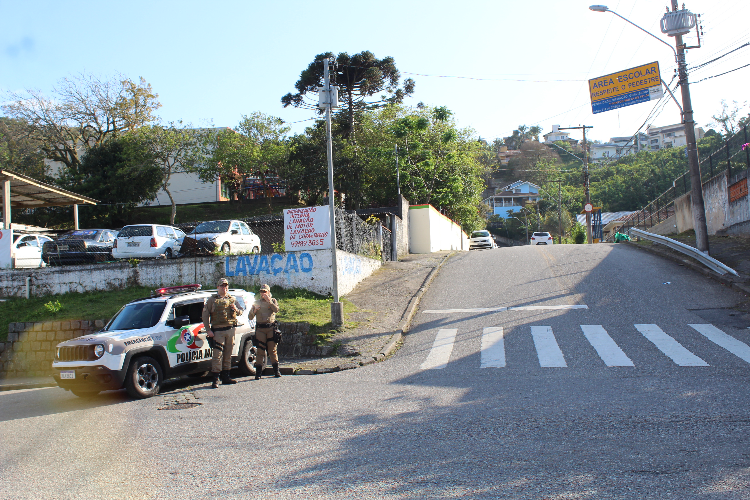 Policiamento no Colégio Jurema Cavallazzi, no bairro José Mendes