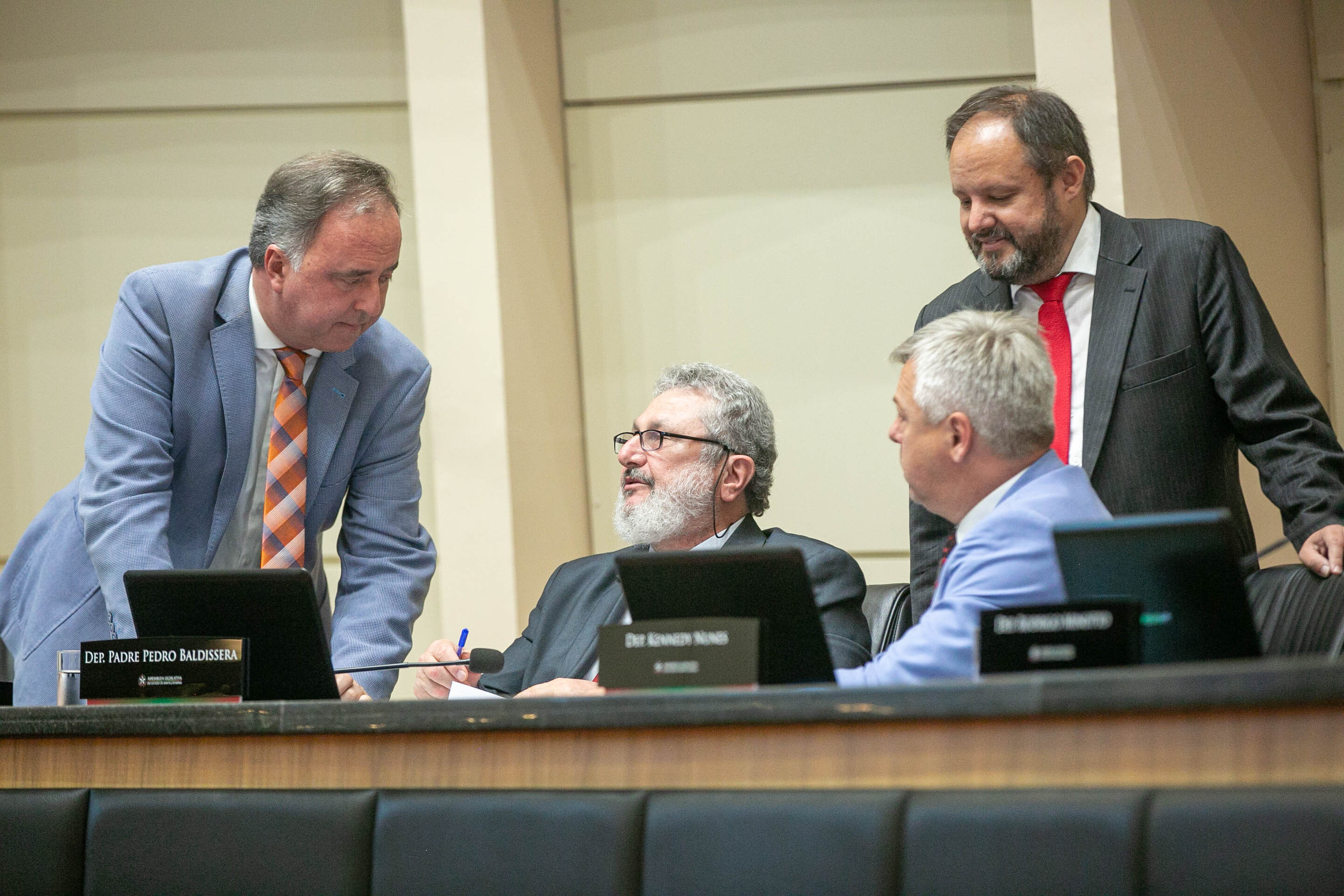 Deputados destacam dia do médico e leis estaduais questionadas no STF