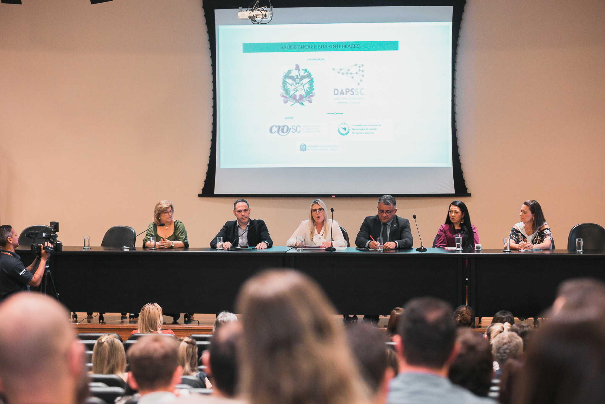 Alesc sedia capacitação de dentistas de todo o estado