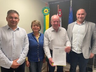 Deputado Marcos Vieira e dirigentes do Hospital São José, de Maravilha