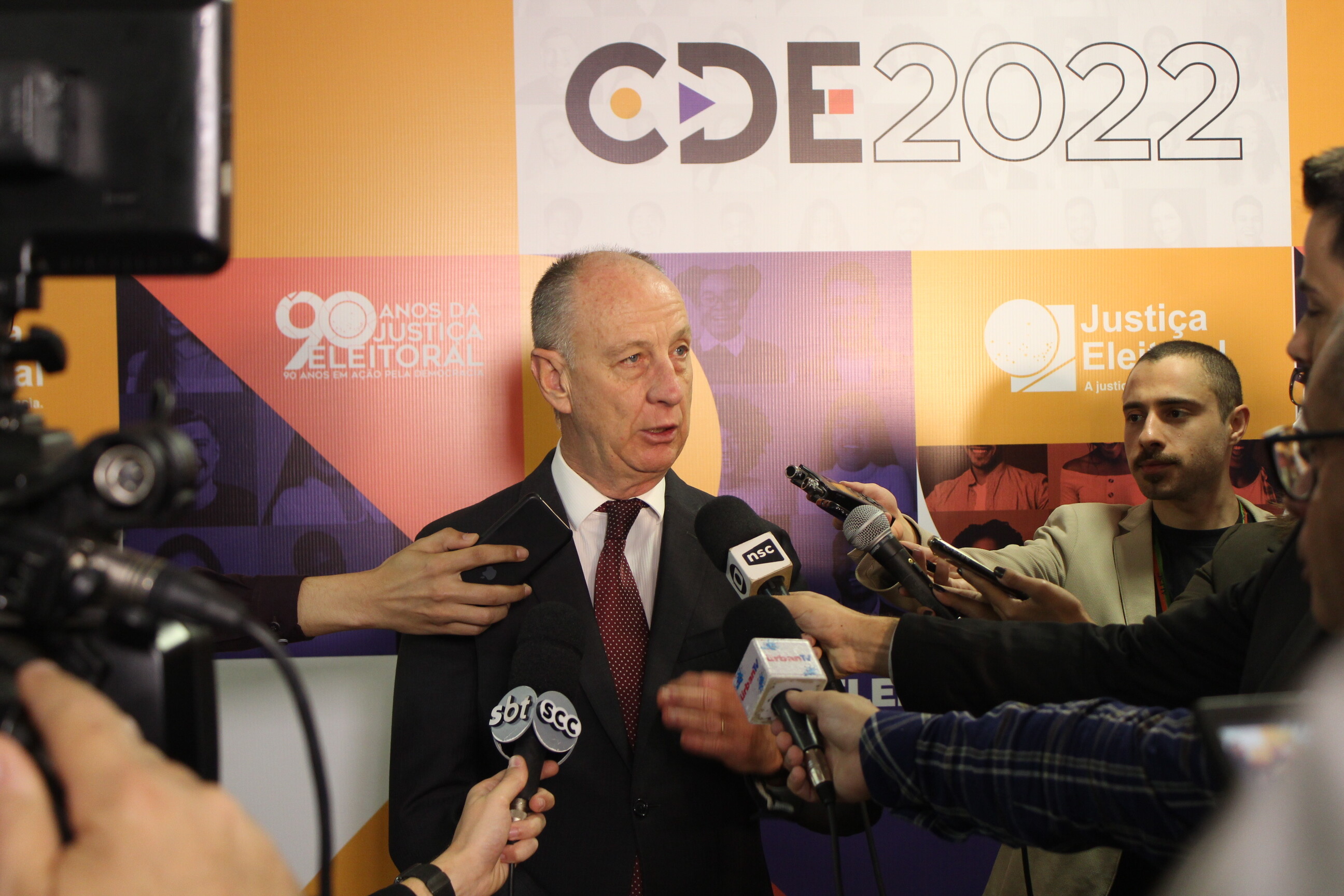 Manhã de votação no estado foi tranquila, diz presidente do TRE-SC