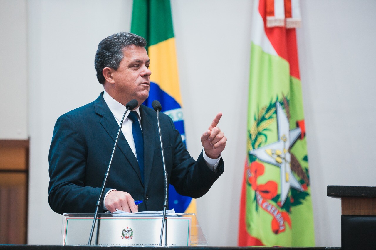 Deputado Ivan Naatz afirma que diretoria e contas da Celesc precisam ser “passadas a limpo”