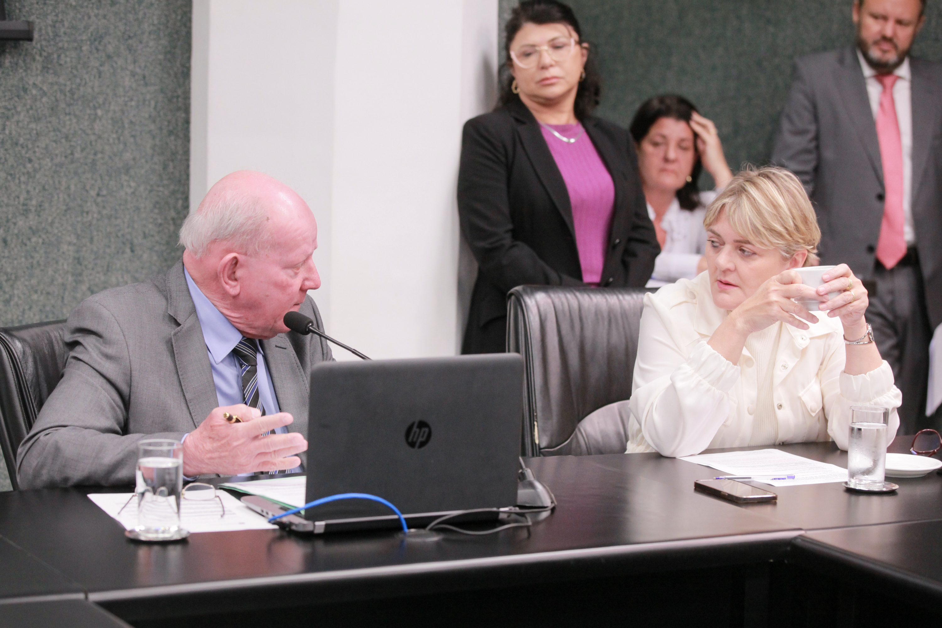 - Deputado Marcos Vieira (PSDB) - Deputada Luciane Carminatti (PT)