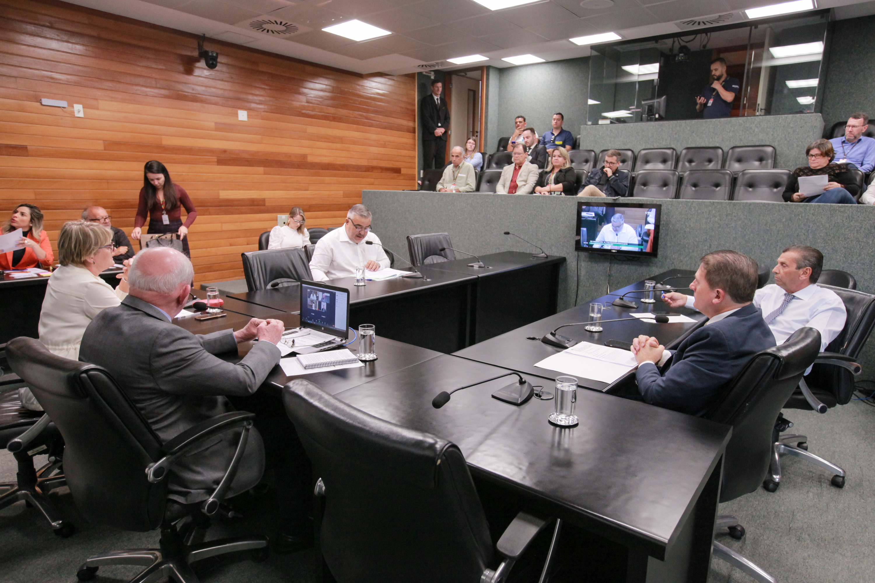 - Comissão de Finanças e Tributação