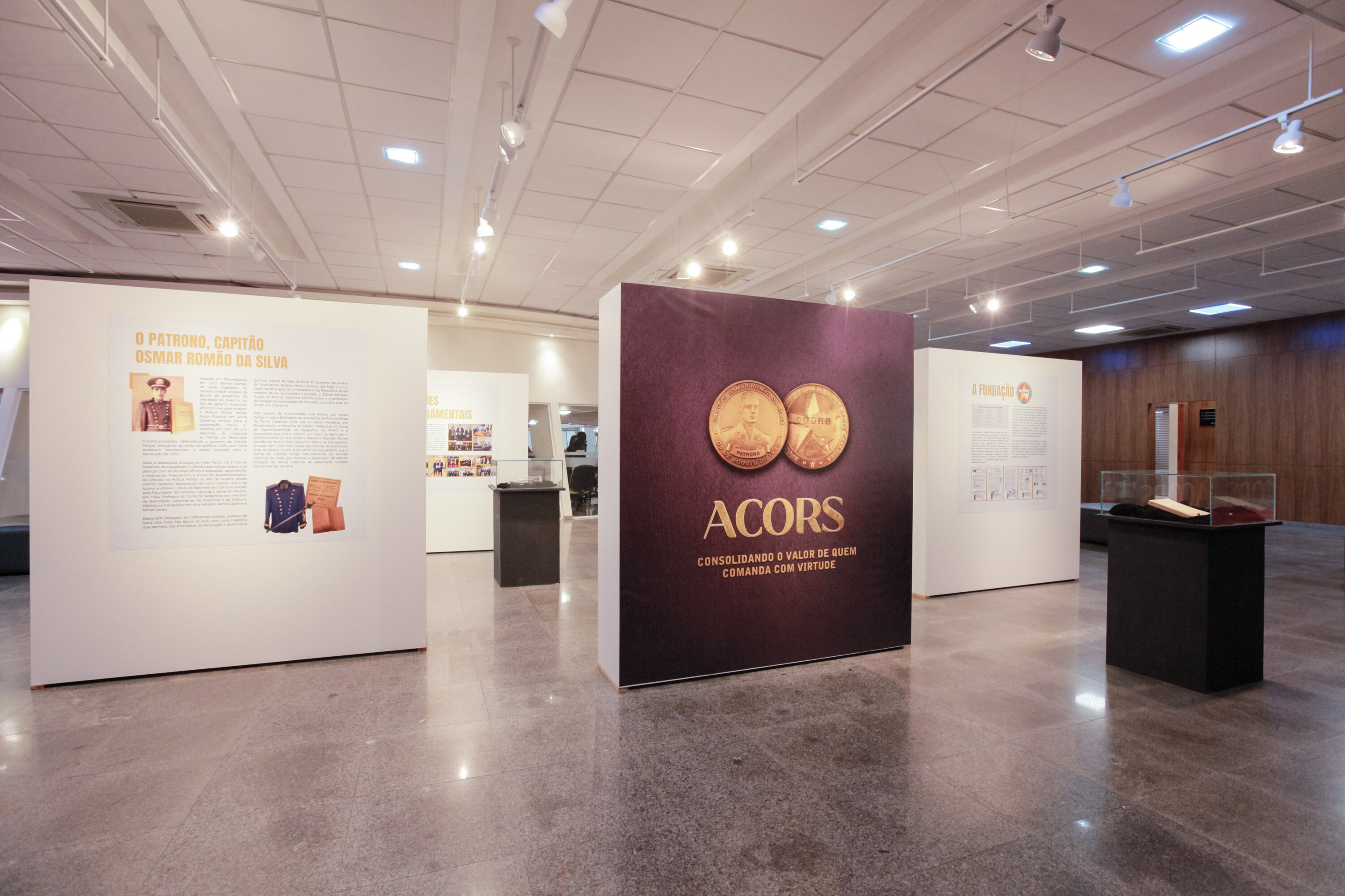 Alesc recebe exposição sobre Associação de Oficiais da PM e Corpo de Bombeiros