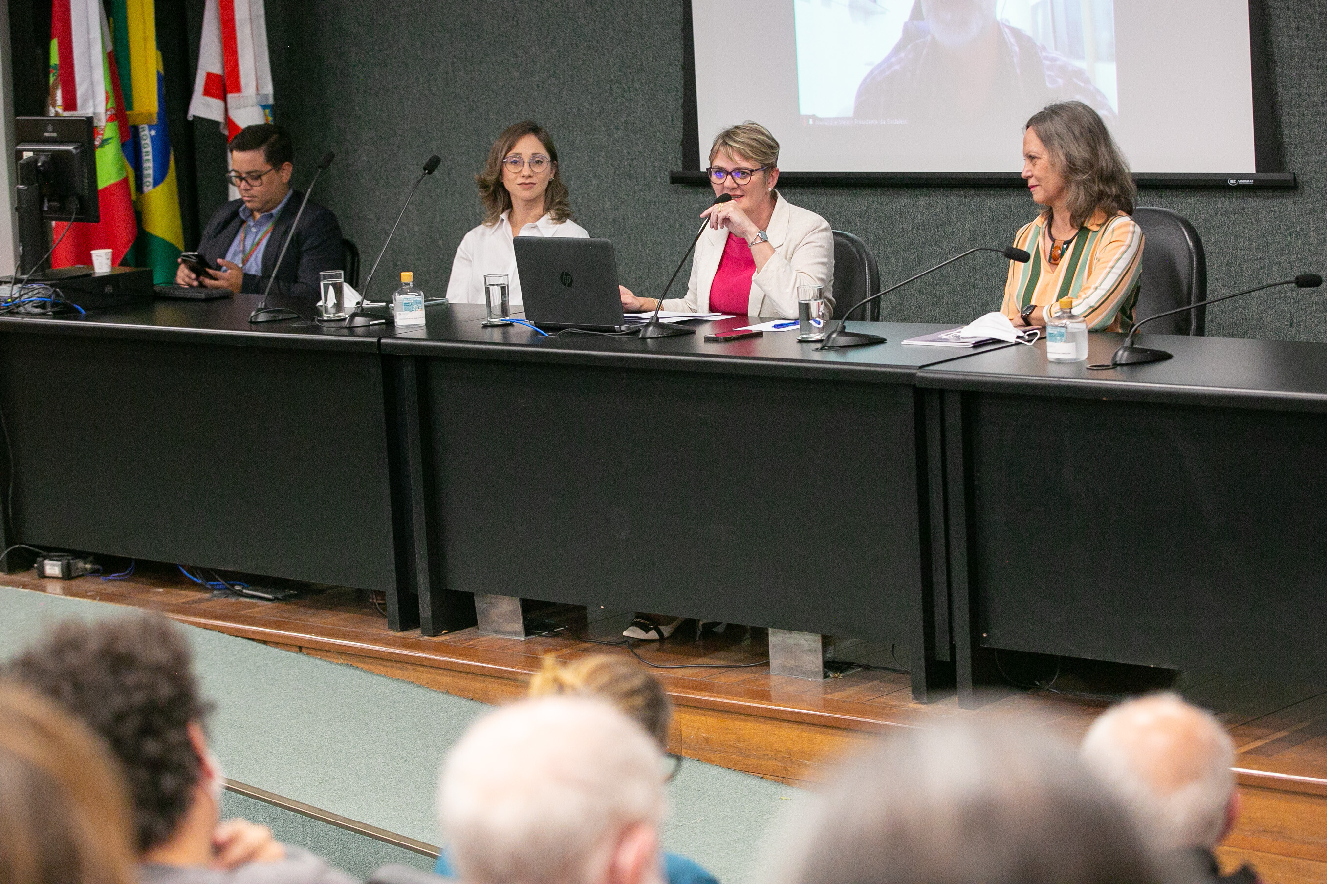 Especialistas debatem consequências do assédio moral no serviço público