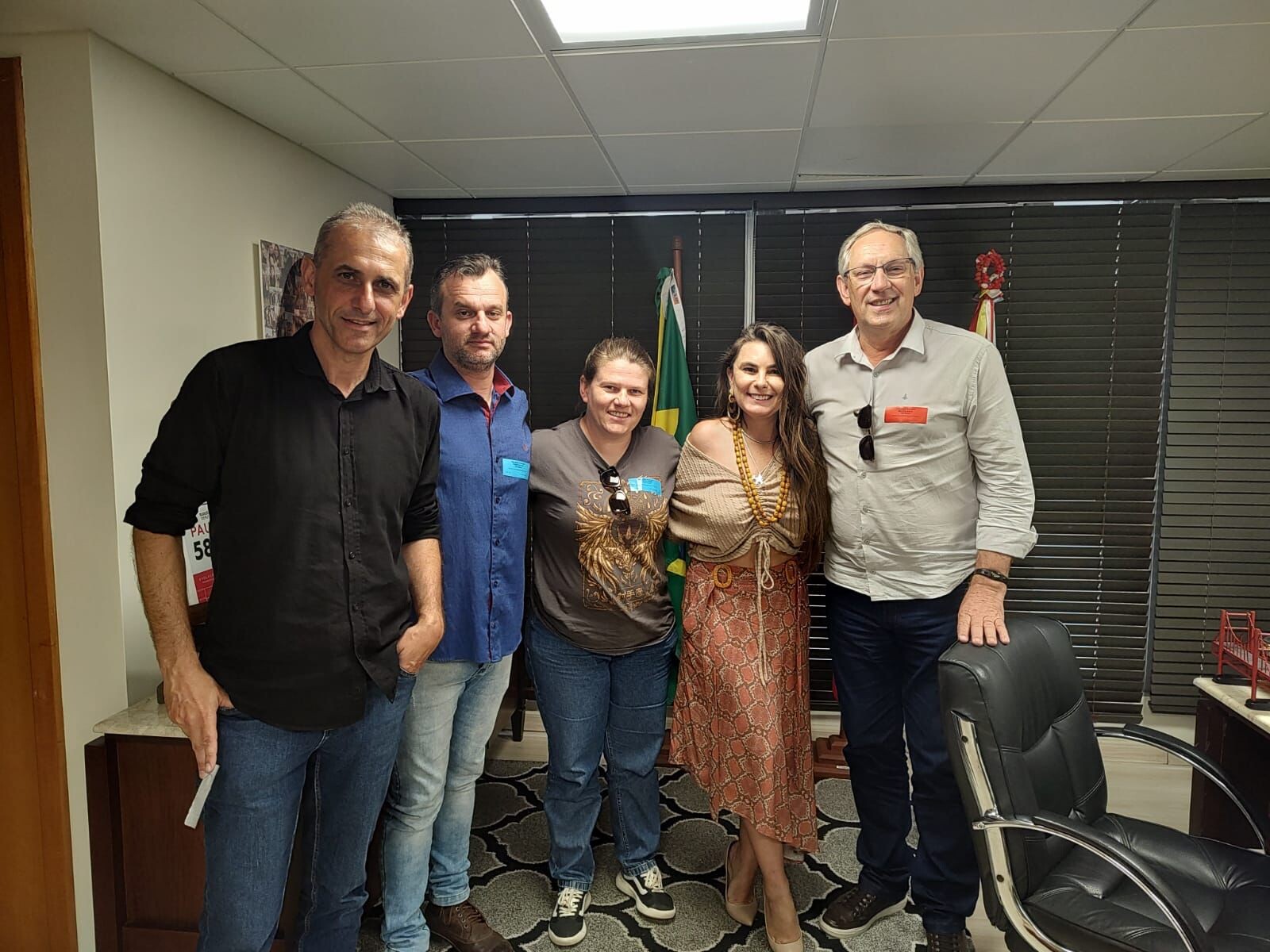 Deputada Paulinha e lideranças de diversas regiões do Estado