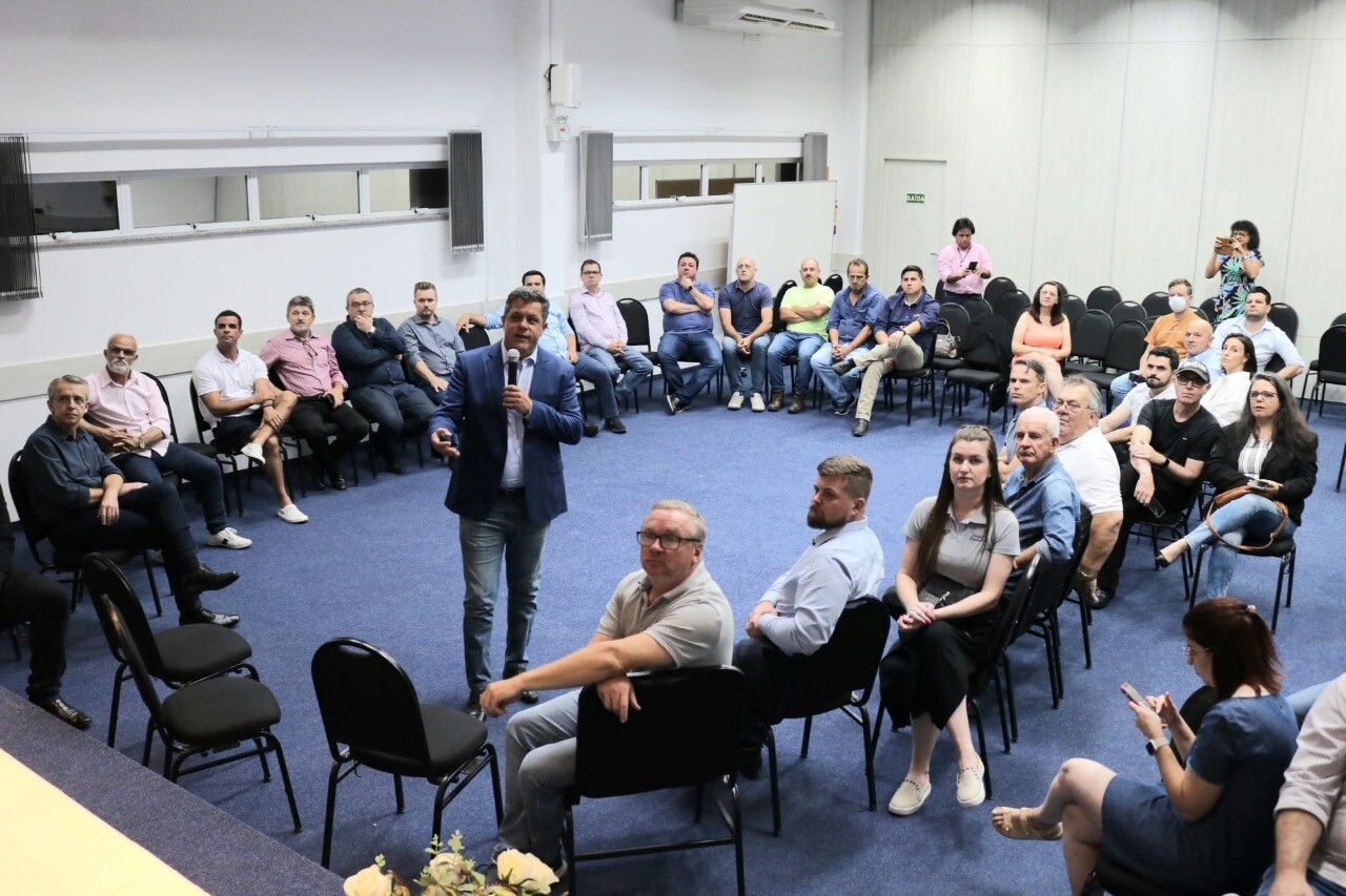 Deputado Ivan Naatz (PL) apresentou dados sobre a  futura Região Metropolitana de Blumenau (Divulgação).