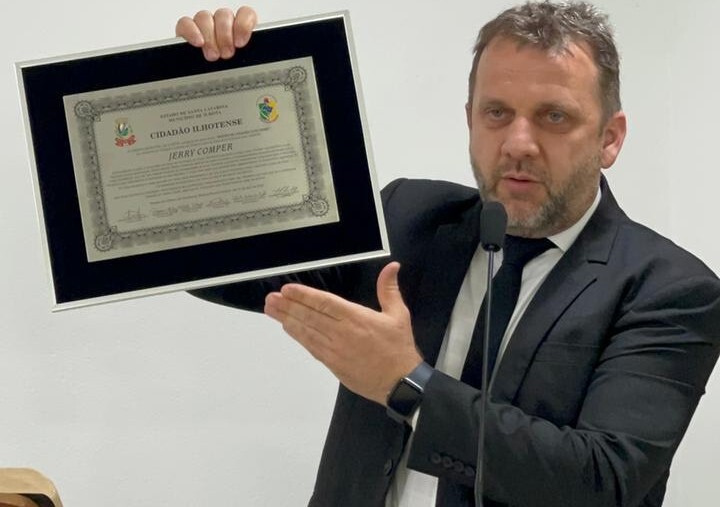 Jerry Comper recebe título de cidadão honorário de Ilhota