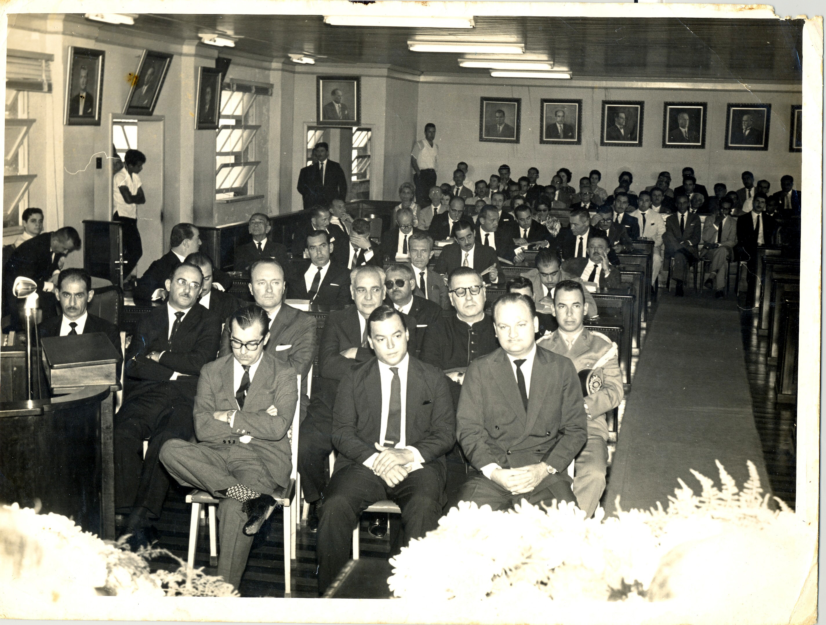 Deputados reunidos no Quartel da Polícia Militar, sede provisória da Alesc de 1956 a 1970.