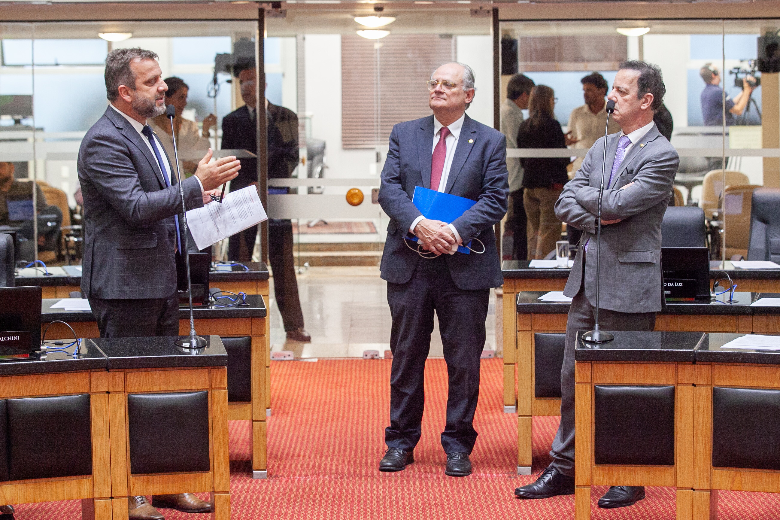 Plenário aprova 10 projetos de origem parlamentar nesta quarta-feira (7)